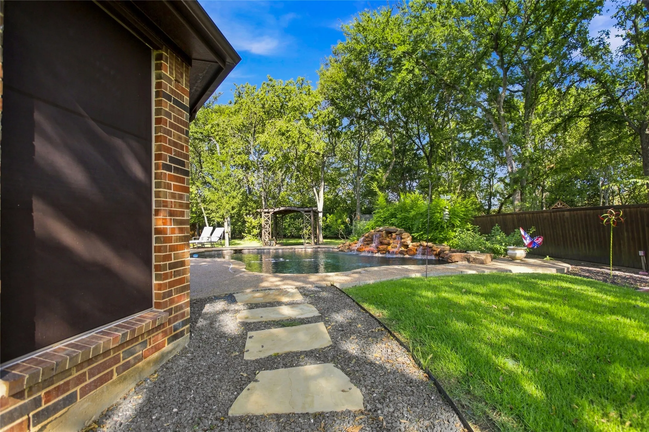 Single Family Residence For Sale in Denton County , 2105 Heather Ridge Court, Flower Mound, Texas 75028, 4 Bedroom, 3 Bathroom, 3 Garage spaces, 3,490 Sqft, built in 1999, mls#21375481, Real Estate Agent in Flower Mound, Homes For Sale in Denton county, Homes For Sale in Flower Mound, Realtor in Flower Mound Texas, Real Estate Brokerage Independent Realty Texas, Luminita Cordes Realtor