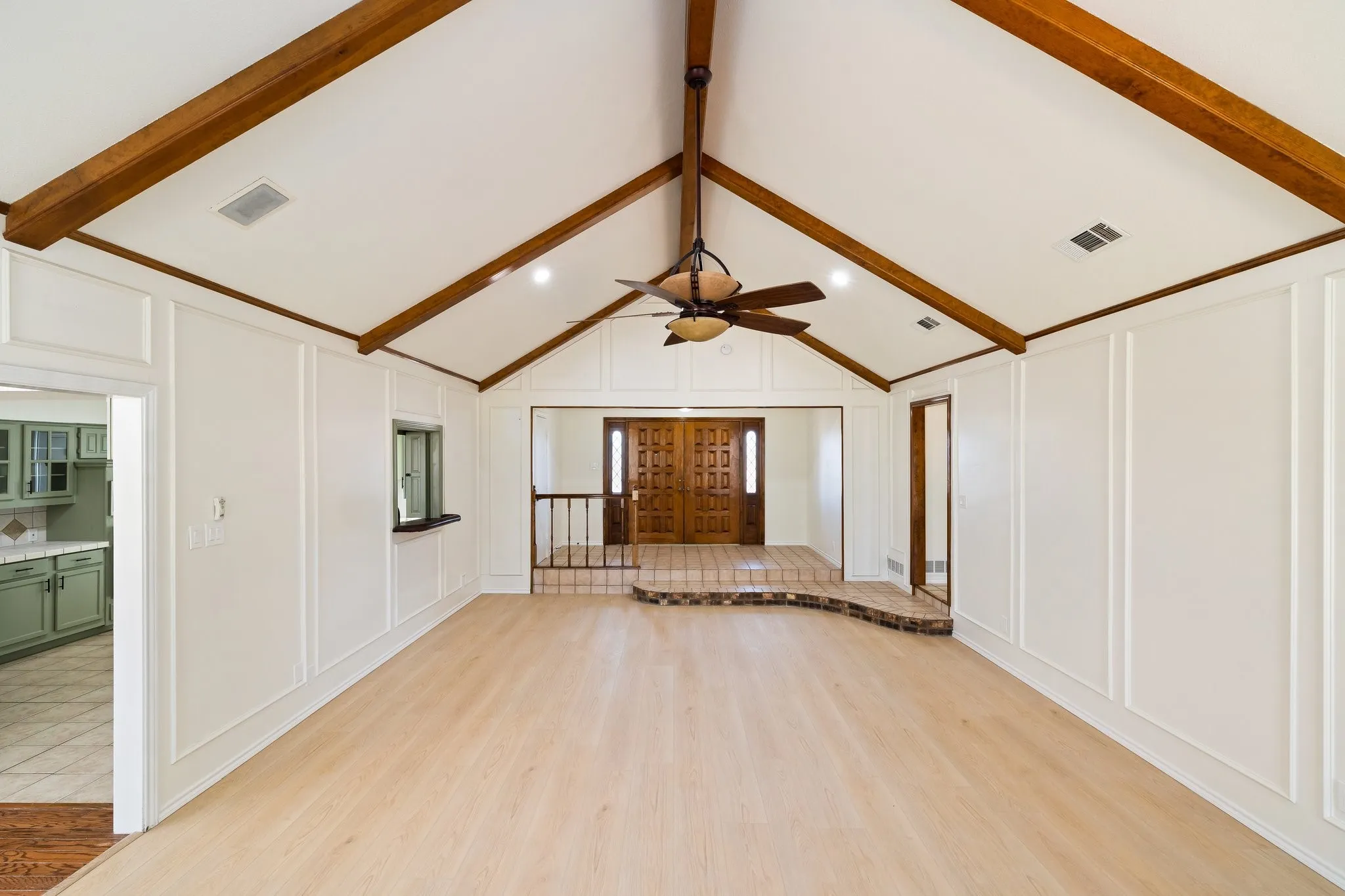 Single Family Residence For Rent in Collin County , 2110 S Mcdonald Street, Mc Kinney, Texas 75069, 3 Bedroom, 2 Bathroom, 2 Garage spaces, 1,980 Sqft, built in 1981, mls#21381072, Real Estate Agent in Mc Kinney, Homes For Rent in Collin county, Homes For Rent in Mc Kinney, Realtor in Mc Kinney Texas, Real Estate Brokerage Independent Realty Texas, Luminita Cordes Realtor