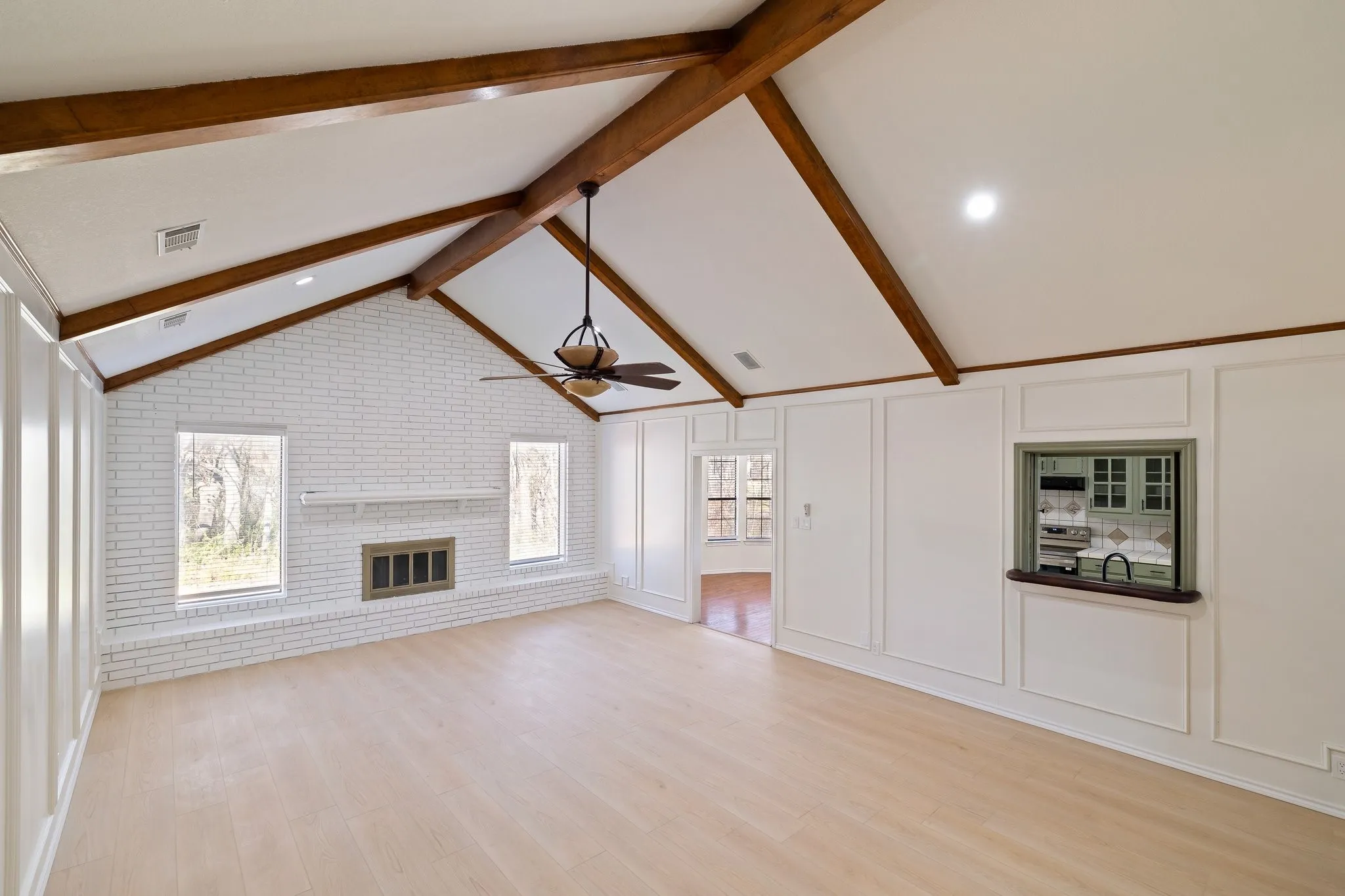 Single Family Residence For Rent in Collin County , 2110 S Mcdonald Street, Mc Kinney, Texas 75069, 3 Bedroom, 2 Bathroom, 2 Garage spaces, 1,980 Sqft, built in 1981, mls#21381072, Real Estate Agent in Mc Kinney, Homes For Rent in Collin county, Homes For Rent in Mc Kinney, Realtor in Mc Kinney Texas, Real Estate Brokerage Independent Realty Texas, Luminita Cordes Realtor