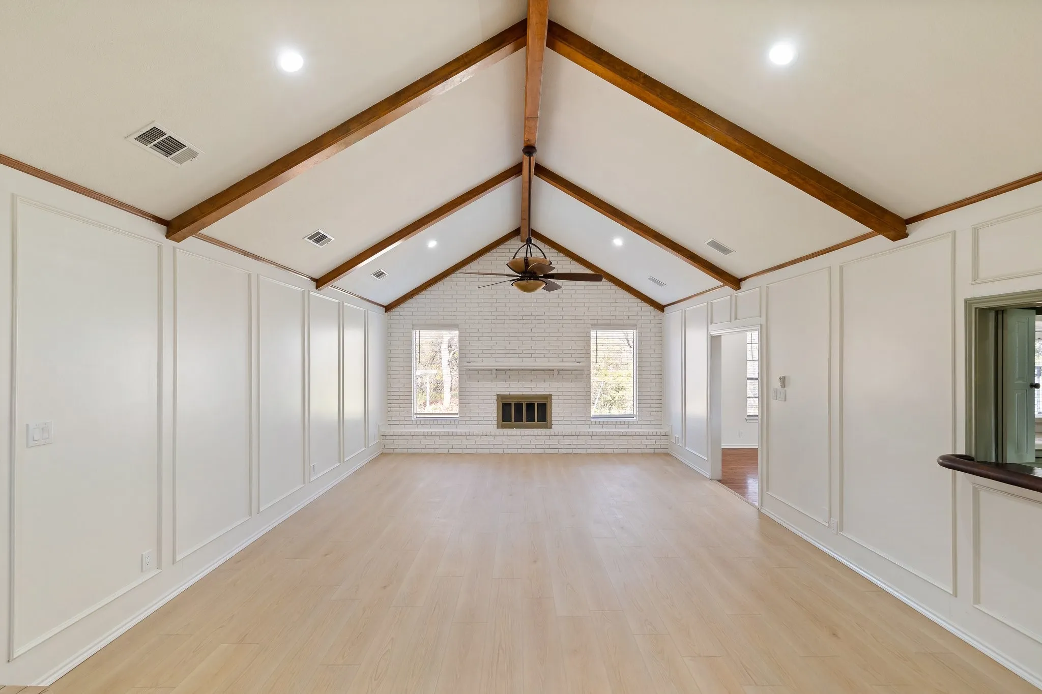 Single Family Residence For Rent in Collin County , 2110 S Mcdonald Street, Mc Kinney, Texas 75069, 3 Bedroom, 2 Bathroom, 2 Garage spaces, 1,980 Sqft, built in 1981, mls#21381072, Real Estate Agent in Mc Kinney, Homes For Rent in Collin county, Homes For Rent in Mc Kinney, Realtor in Mc Kinney Texas, Real Estate Brokerage Independent Realty Texas, Luminita Cordes Realtor