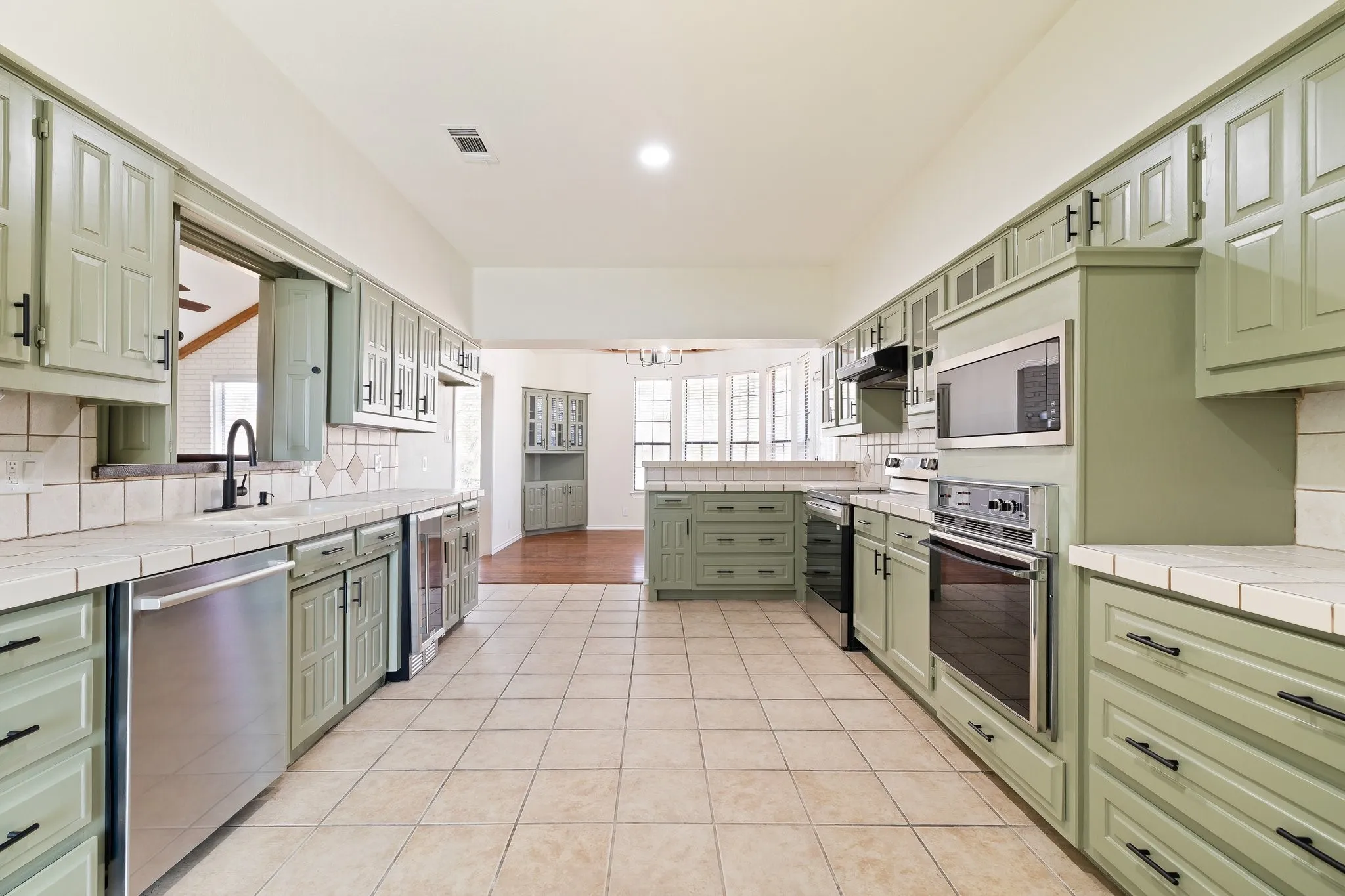 Single Family Residence For Rent in Collin County , 2110 S Mcdonald Street, Mc Kinney, Texas 75069, 3 Bedroom, 2 Bathroom, 2 Garage spaces, 1,980 Sqft, built in 1981, mls#21381072, Real Estate Agent in Mc Kinney, Homes For Rent in Collin county, Homes For Rent in Mc Kinney, Realtor in Mc Kinney Texas, Real Estate Brokerage Independent Realty Texas, Luminita Cordes Realtor