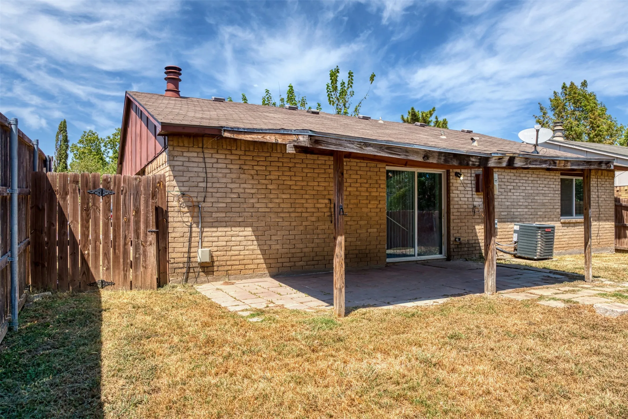 Single Family Residence For Rent in Collin County , 722 Circle Cove Drive, Allen, Texas 75002, 3 Bedroom, 2 Bathroom, 1 Garage spaces, 1,347 Sqft, built in 1980, mls#21381250, Real Estate Agent in Allen, Homes For Rent in Collin county, Homes For Rent in Allen, Realtor in Allen Texas, Real Estate Brokerage Independent Realty Texas, Luminita Cordes Realtor