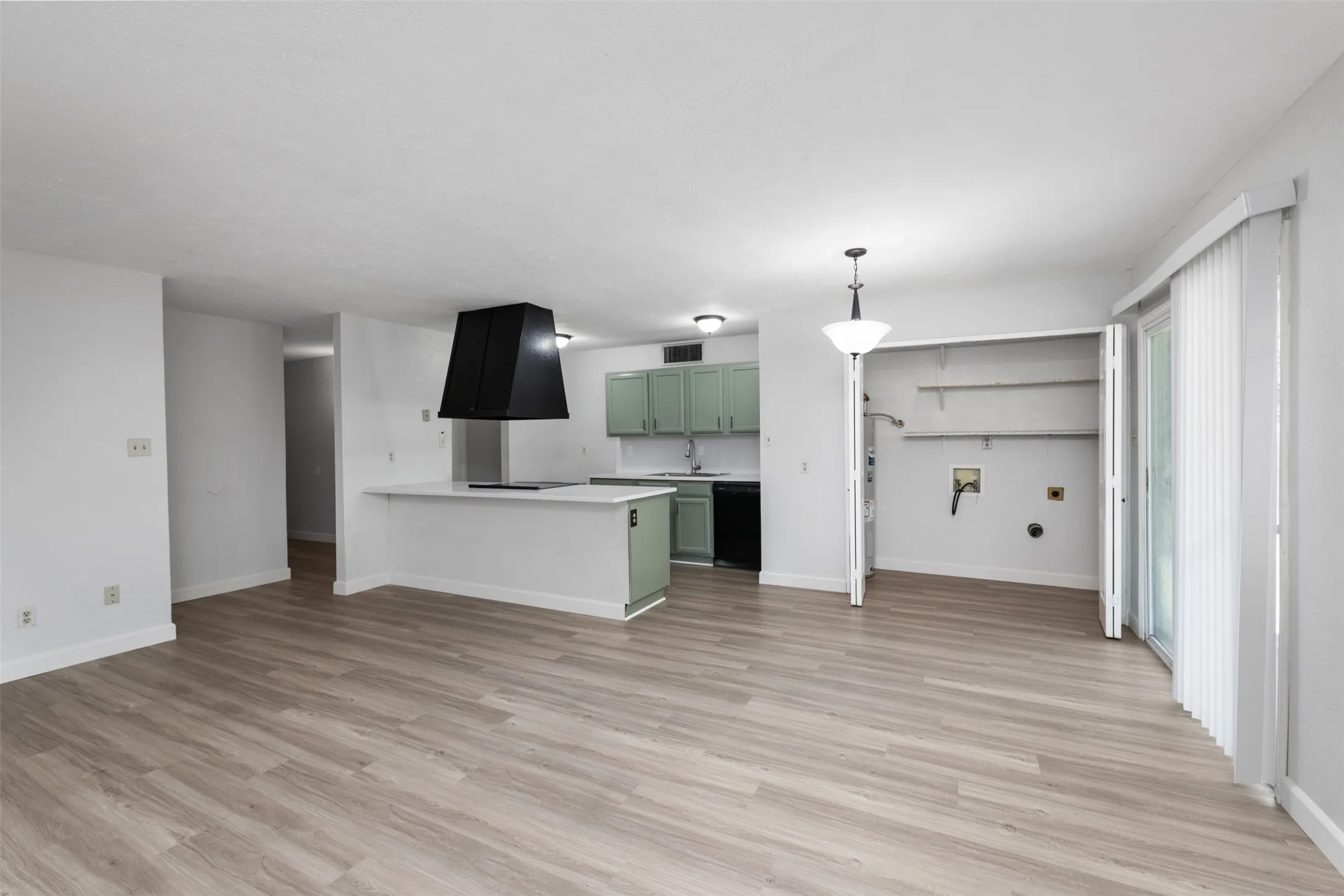 Single Family Residence For Rent in Collin County , 722 Circle Cove Drive, Allen, Texas 75002, 3 Bedroom, 2 Bathroom, 1 Garage spaces, 1,347 Sqft, built in 1980, mls#21381250, Real Estate Agent in Allen, Homes For Rent in Collin county, Homes For Rent in Allen, Realtor in Allen Texas, Real Estate Brokerage Independent Realty Texas, Luminita Cordes Realtor