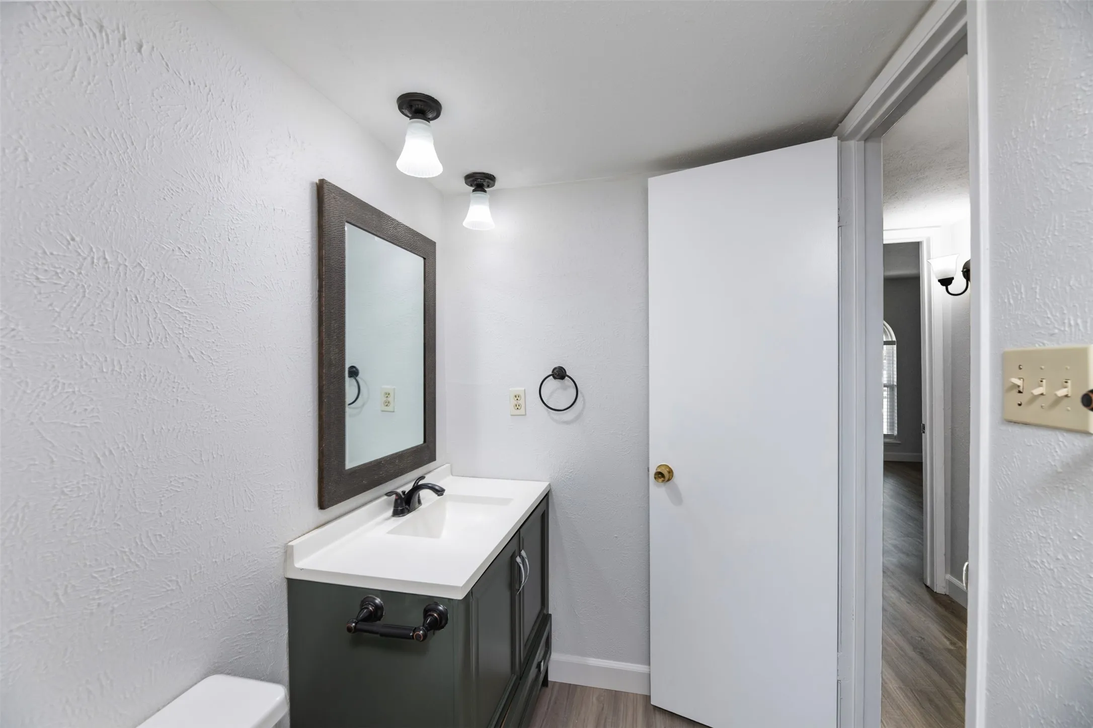 Single Family Residence For Rent in Collin County , 722 Circle Cove Drive, Allen, Texas 75002, 3 Bedroom, 2 Bathroom, 1 Garage spaces, 1,347 Sqft, built in 1980, mls#21381250, Real Estate Agent in Allen, Homes For Rent in Collin county, Homes For Rent in Allen, Realtor in Allen Texas, Real Estate Brokerage Independent Realty Texas, Luminita Cordes Realtor