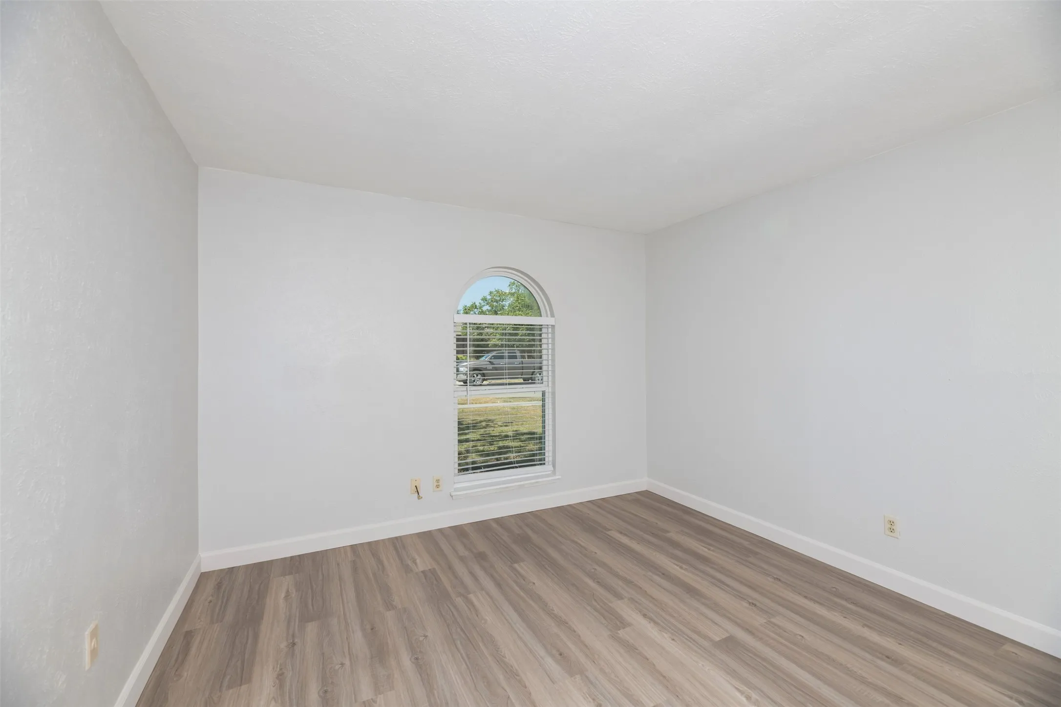 Single Family Residence For Rent in Collin County , 722 Circle Cove Drive, Allen, Texas 75002, 3 Bedroom, 2 Bathroom, 1 Garage spaces, 1,347 Sqft, built in 1980, mls#21381250, Real Estate Agent in Allen, Homes For Rent in Collin county, Homes For Rent in Allen, Realtor in Allen Texas, Real Estate Brokerage Independent Realty Texas, Luminita Cordes Realtor