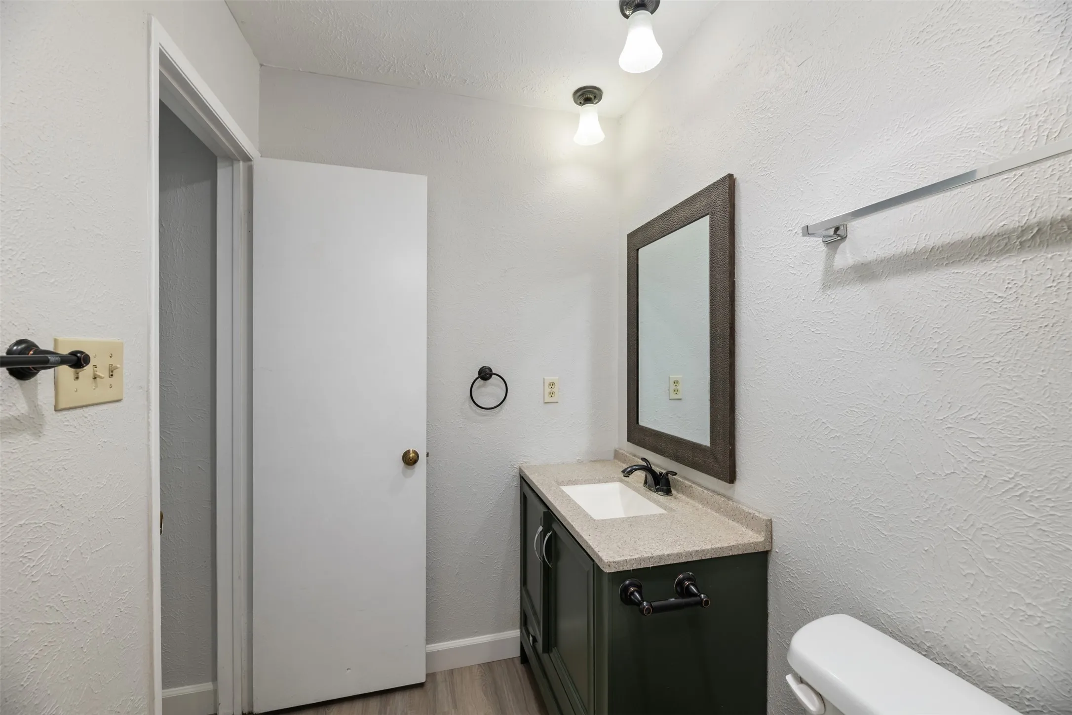 Single Family Residence For Rent in Collin County , 722 Circle Cove Drive, Allen, Texas 75002, 3 Bedroom, 2 Bathroom, 1 Garage spaces, 1,347 Sqft, built in 1980, mls#21381250, Real Estate Agent in Allen, Homes For Rent in Collin county, Homes For Rent in Allen, Realtor in Allen Texas, Real Estate Brokerage Independent Realty Texas, Luminita Cordes Realtor
