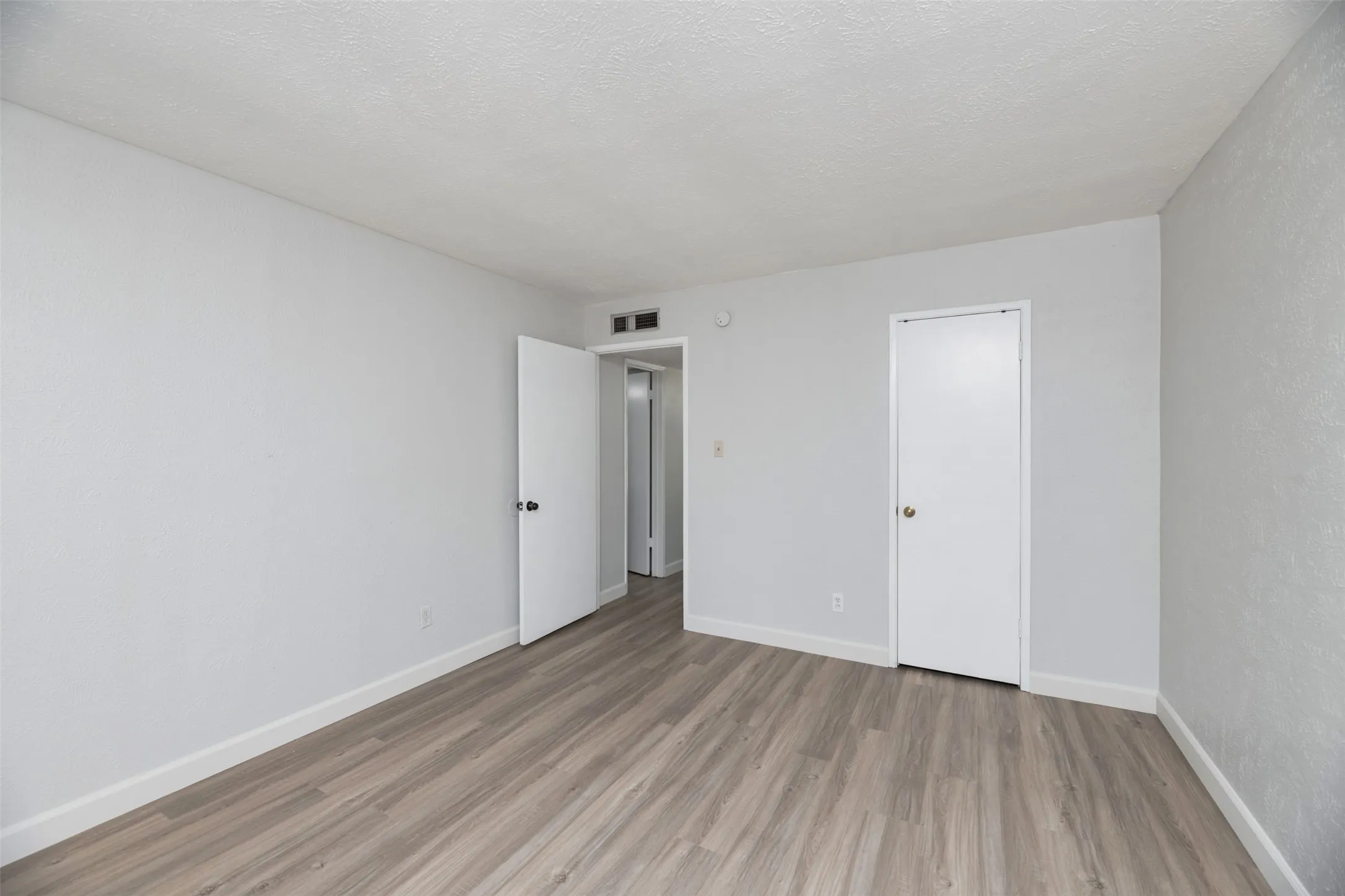 Single Family Residence For Rent in Collin County , 722 Circle Cove Drive, Allen, Texas 75002, 3 Bedroom, 2 Bathroom, 1 Garage spaces, 1,347 Sqft, built in 1980, mls#21381250, Real Estate Agent in Allen, Homes For Rent in Collin county, Homes For Rent in Allen, Realtor in Allen Texas, Real Estate Brokerage Independent Realty Texas, Luminita Cordes Realtor
