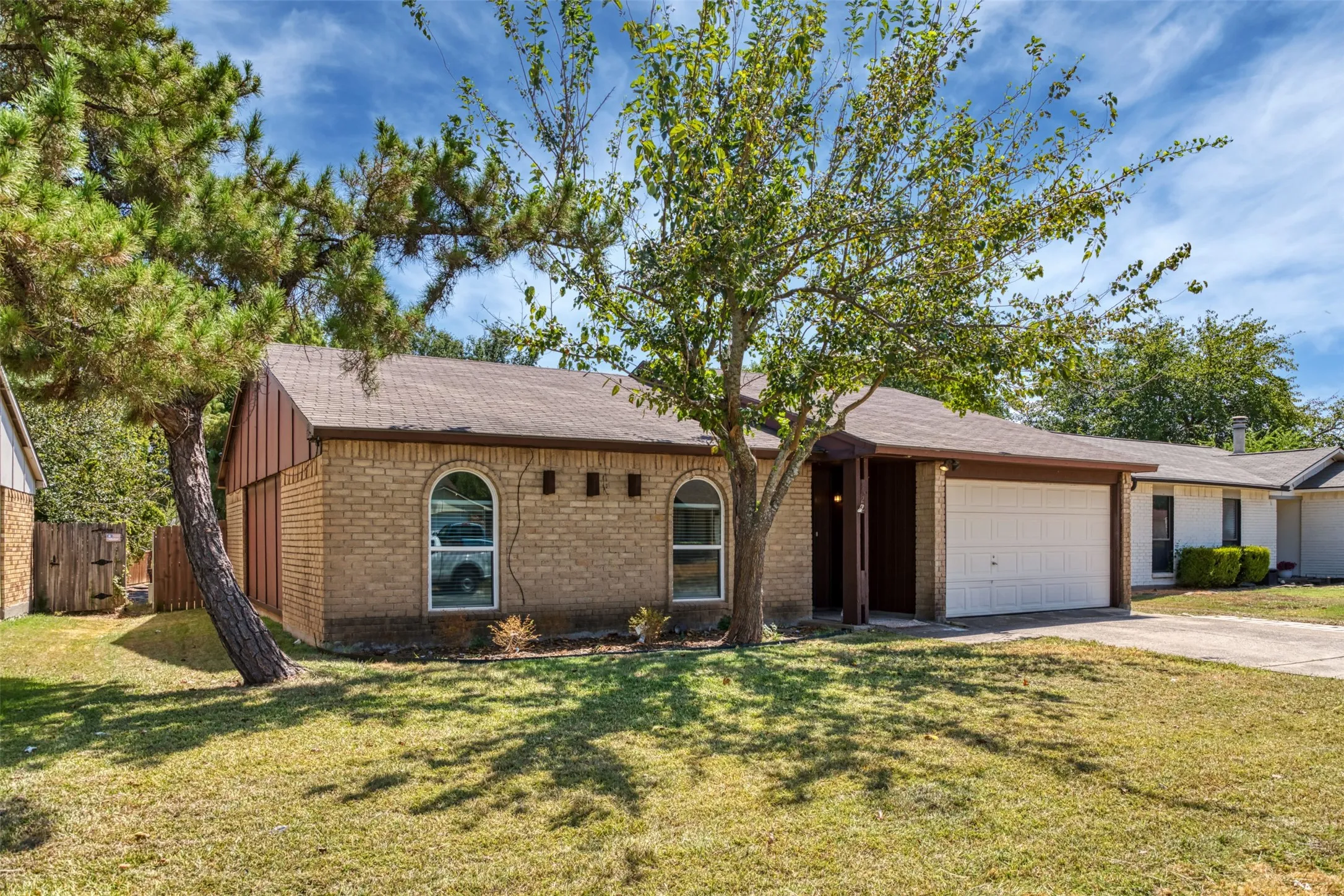 Single Family Residence For Rent in Collin County , 722 Circle Cove Drive, Allen, Texas 75002, 3 Bedroom, 2 Bathroom, 1 Garage spaces, 1,347 Sqft, built in 1980, mls#21381250, Real Estate Agent in Allen, Homes For Rent in Collin county, Homes For Rent in Allen, Realtor in Allen Texas, Real Estate Brokerage Independent Realty Texas, Luminita Cordes Realtor