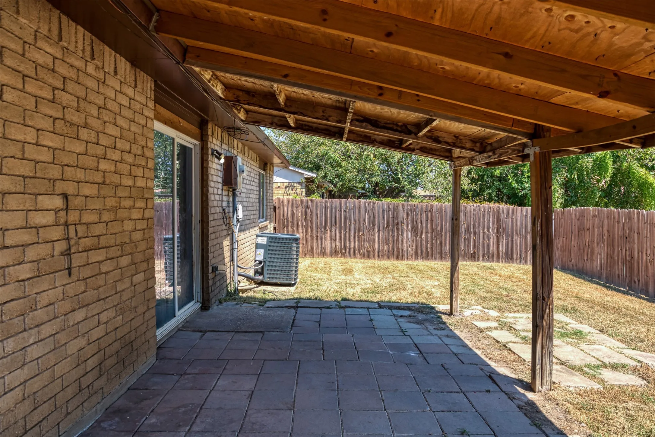 Single Family Residence For Rent in Collin County , 722 Circle Cove Drive, Allen, Texas 75002, 3 Bedroom, 2 Bathroom, 1 Garage spaces, 1,347 Sqft, built in 1980, mls#21381250, Real Estate Agent in Allen, Homes For Rent in Collin county, Homes For Rent in Allen, Realtor in Allen Texas, Real Estate Brokerage Independent Realty Texas, Luminita Cordes Realtor