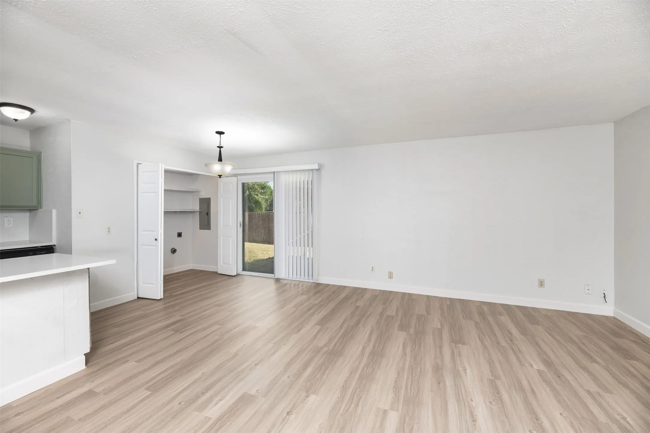 Single Family Residence For Rent in Collin County , 722 Circle Cove Drive, Allen, Texas 75002, 3 Bedroom, 2 Bathroom, 1 Garage spaces, 1,347 Sqft, built in 1980, mls#21381250, Real Estate Agent in Allen, Homes For Rent in Collin county, Homes For Rent in Allen, Realtor in Allen Texas, Real Estate Brokerage Independent Realty Texas, Luminita Cordes Realtor