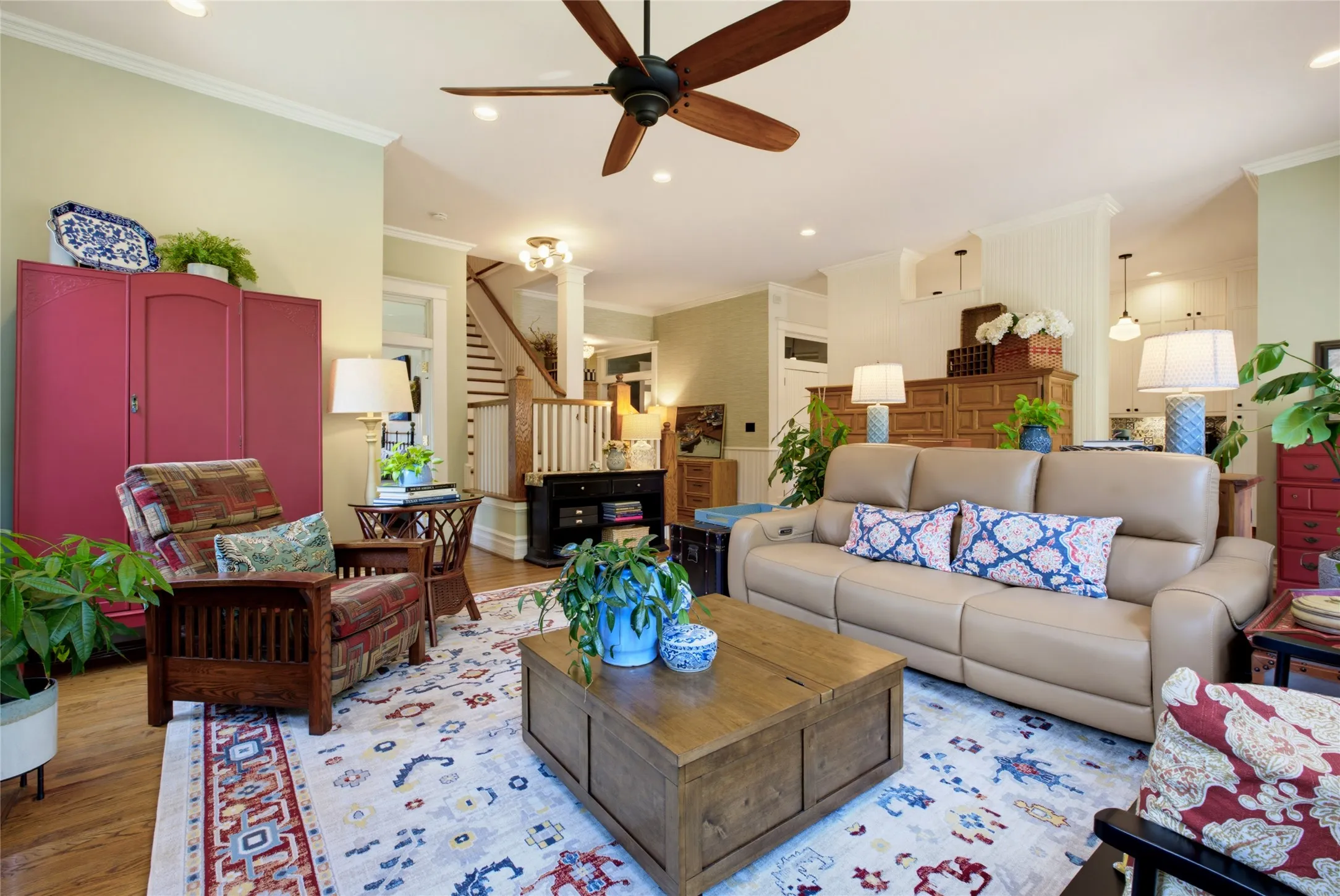 Single Family Residence For Sale in Dallas County , 4738 Victor Street, Dallas, Texas 75246, 3 Bedroom, 3 Bathroom, 2 Garage spaces, 2,943 Sqft, built in 1906, mls#21354750, Real Estate Agent in Dallas, Homes For Sale in Dallas county, Homes For Sale in Dallas, Realtor in Dallas Texas, Real Estate Brokerage Independent Realty Texas, Luminita Cordes Realtor