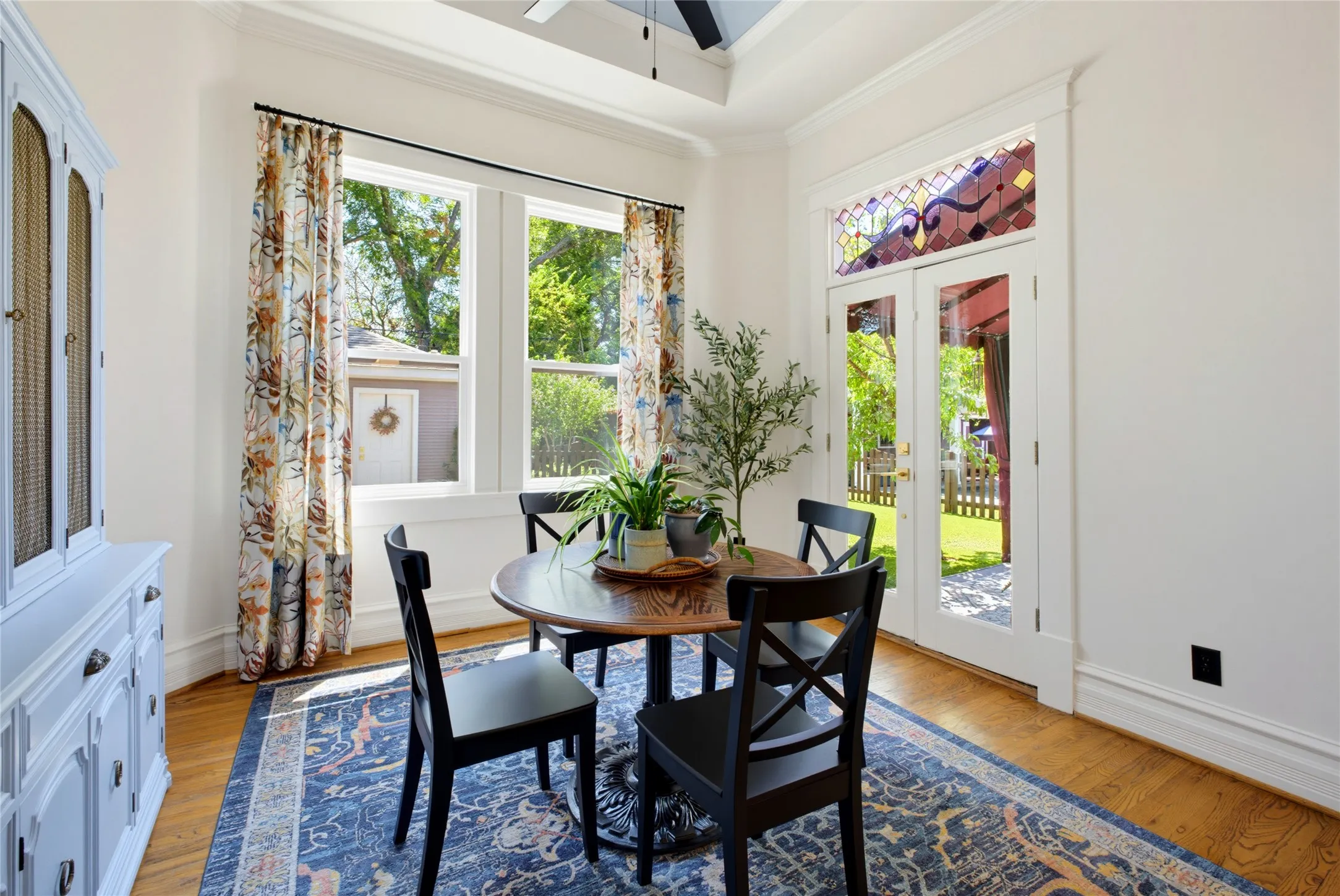 Dinette Area overlooks Backyard