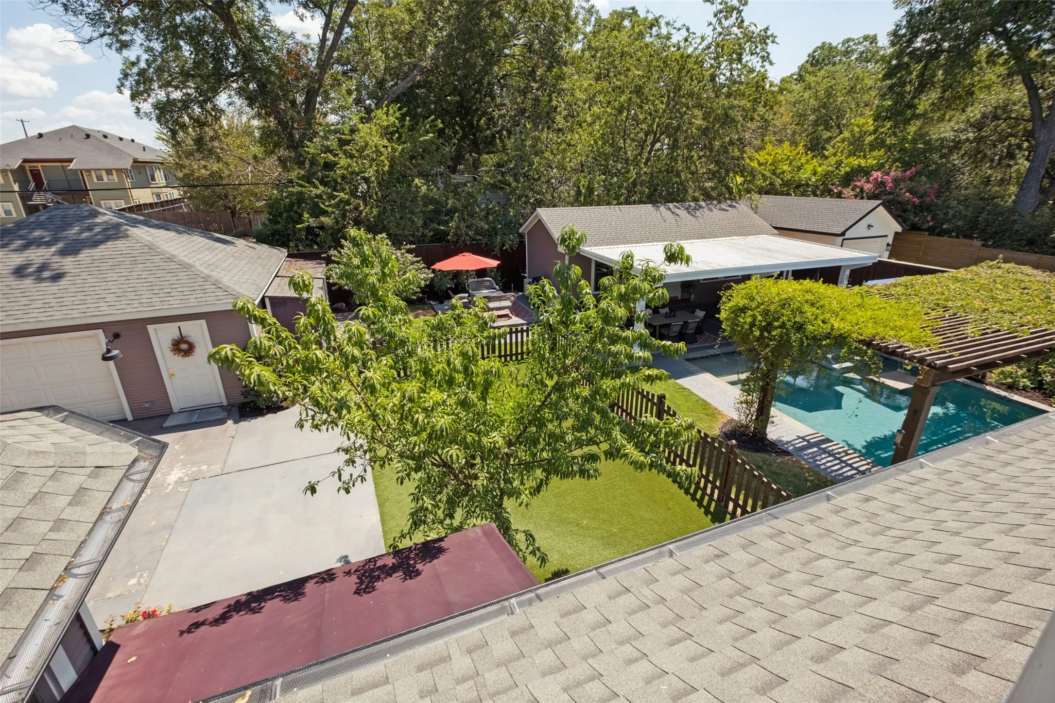 Over Sized Backyard Area! Grassy Space, Pool, Guest House!