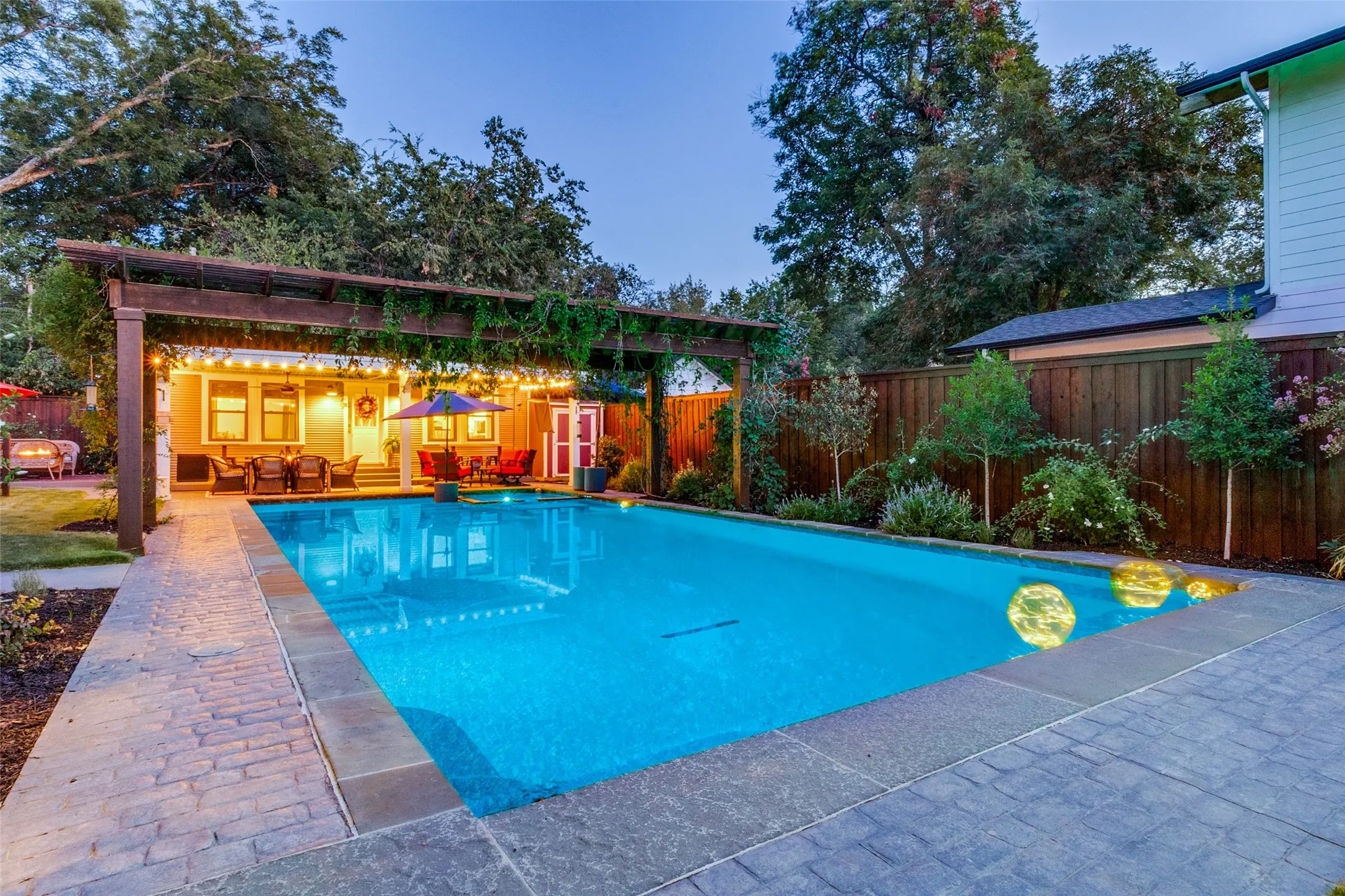 Gorgeous Pool!