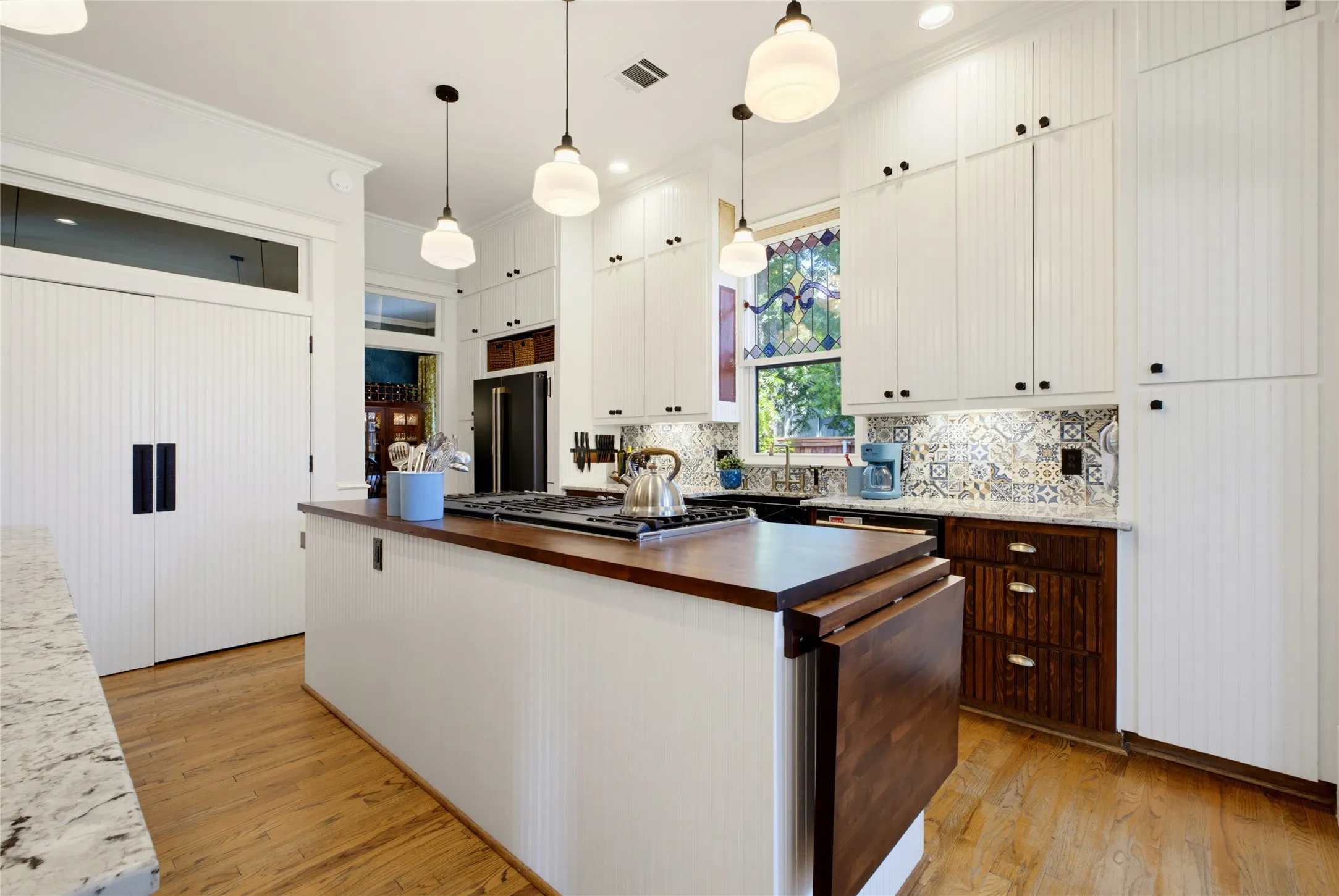 Single Family Residence For Sale in Dallas County , 4738 Victor Street, Dallas, Texas 75246, 3 Bedroom, 3 Bathroom, 2 Garage spaces, 2,943 Sqft, built in 1906, mls#21354750, Real Estate Agent in Dallas, Homes For Sale in Dallas county, Homes For Sale in Dallas, Realtor in Dallas Texas, Real Estate Brokerage Independent Realty Texas, Luminita Cordes Realtor