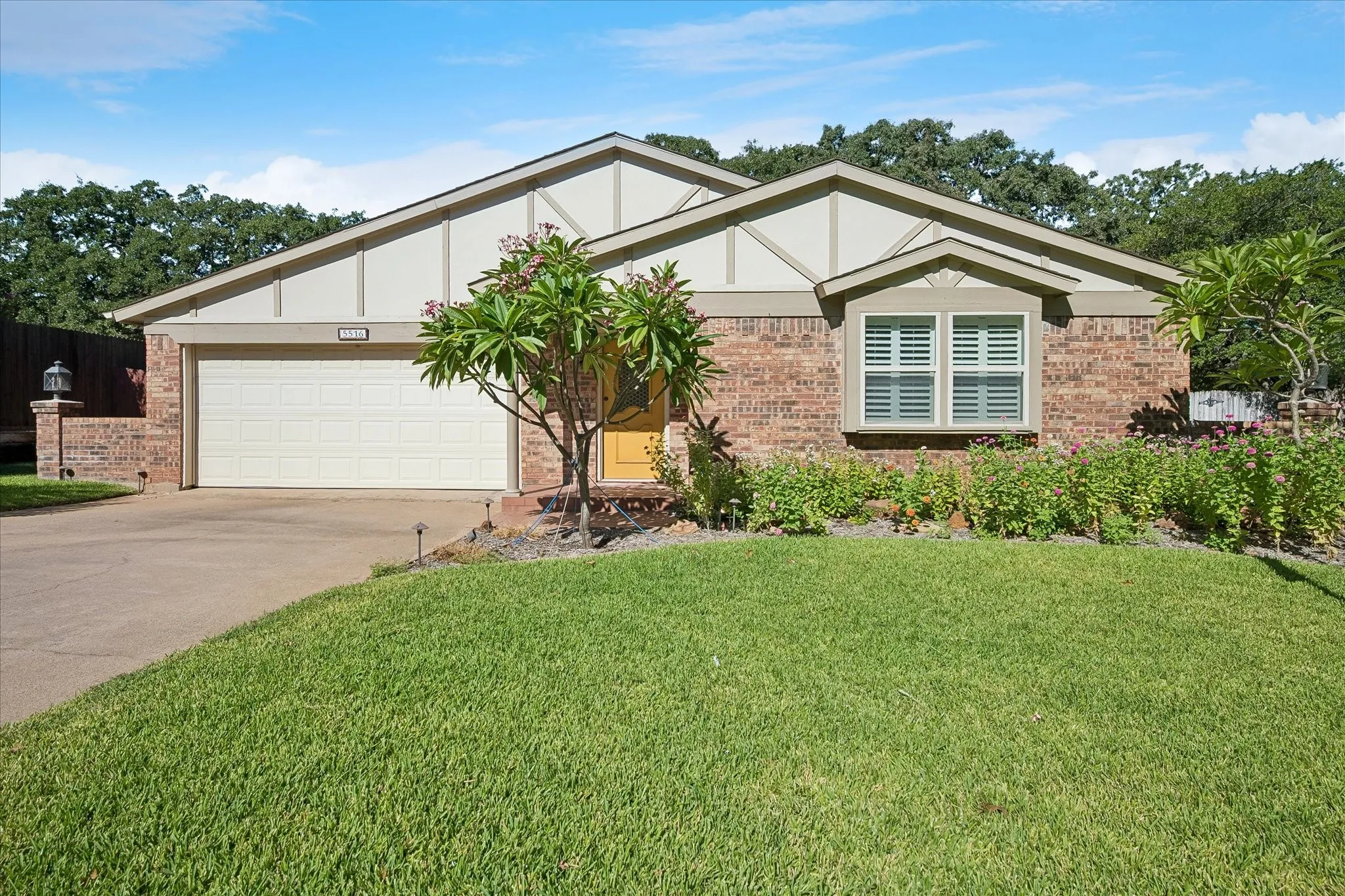 Single Family Residence For Sale in Tarrant County , 5516 Valparaiso Trail, Arlington, Texas 76017, 4 Bedroom, 2 Bathroom, 2 Garage spaces, 2,116 Sqft, built in 1978, mls#21376339, Real Estate Agent in Arlington, Homes For Sale in Tarrant county, Homes For Sale in Arlington, Realtor in Arlington Texas, Real Estate Brokerage Independent Realty Texas, Luminita Cordes Realtor