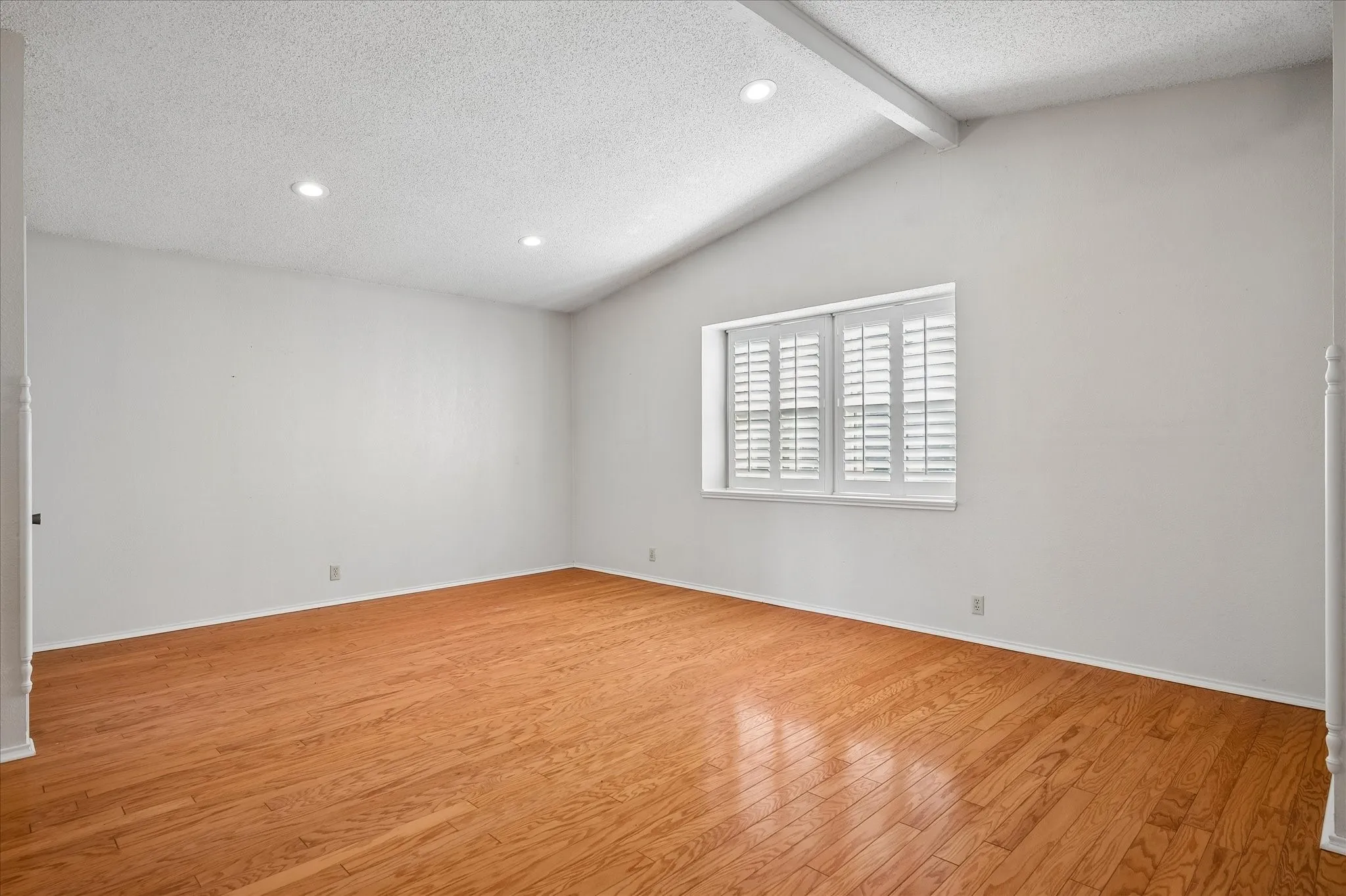 Single Family Residence For Sale in Tarrant County , 5516 Valparaiso Trail, Arlington, Texas 76017, 4 Bedroom, 2 Bathroom, 2 Garage spaces, 2,116 Sqft, built in 1978, mls#21376339, Real Estate Agent in Arlington, Homes For Sale in Tarrant county, Homes For Sale in Arlington, Realtor in Arlington Texas, Real Estate Brokerage Independent Realty Texas, Luminita Cordes Realtor