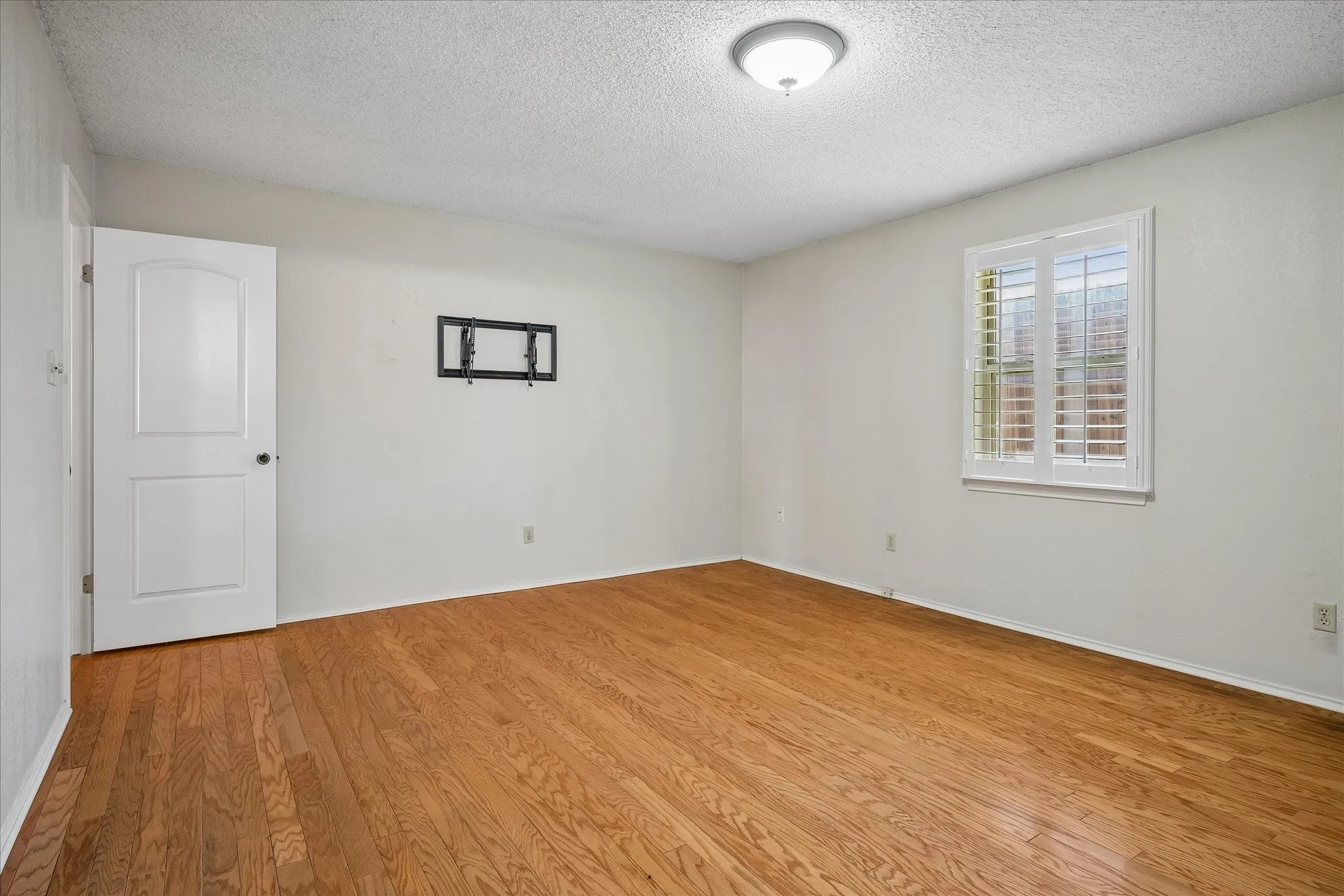 Single Family Residence For Sale in Tarrant County , 5516 Valparaiso Trail, Arlington, Texas 76017, 4 Bedroom, 2 Bathroom, 2 Garage spaces, 2,116 Sqft, built in 1978, mls#21376339, Real Estate Agent in Arlington, Homes For Sale in Tarrant county, Homes For Sale in Arlington, Realtor in Arlington Texas, Real Estate Brokerage Independent Realty Texas, Luminita Cordes Realtor