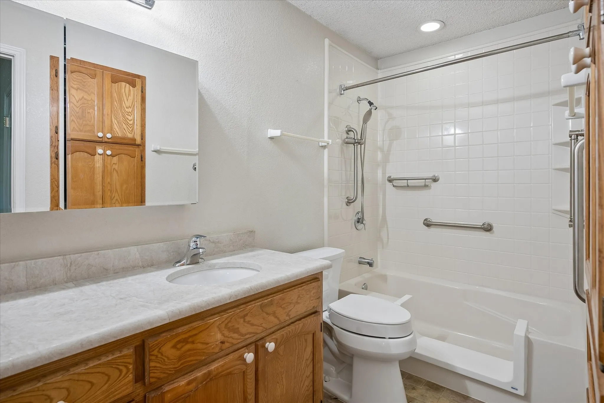 Single Family Residence For Sale in Tarrant County , 5516 Valparaiso Trail, Arlington, Texas 76017, 4 Bedroom, 2 Bathroom, 2 Garage spaces, 2,116 Sqft, built in 1978, mls#21376339, Real Estate Agent in Arlington, Homes For Sale in Tarrant county, Homes For Sale in Arlington, Realtor in Arlington Texas, Real Estate Brokerage Independent Realty Texas, Luminita Cordes Realtor