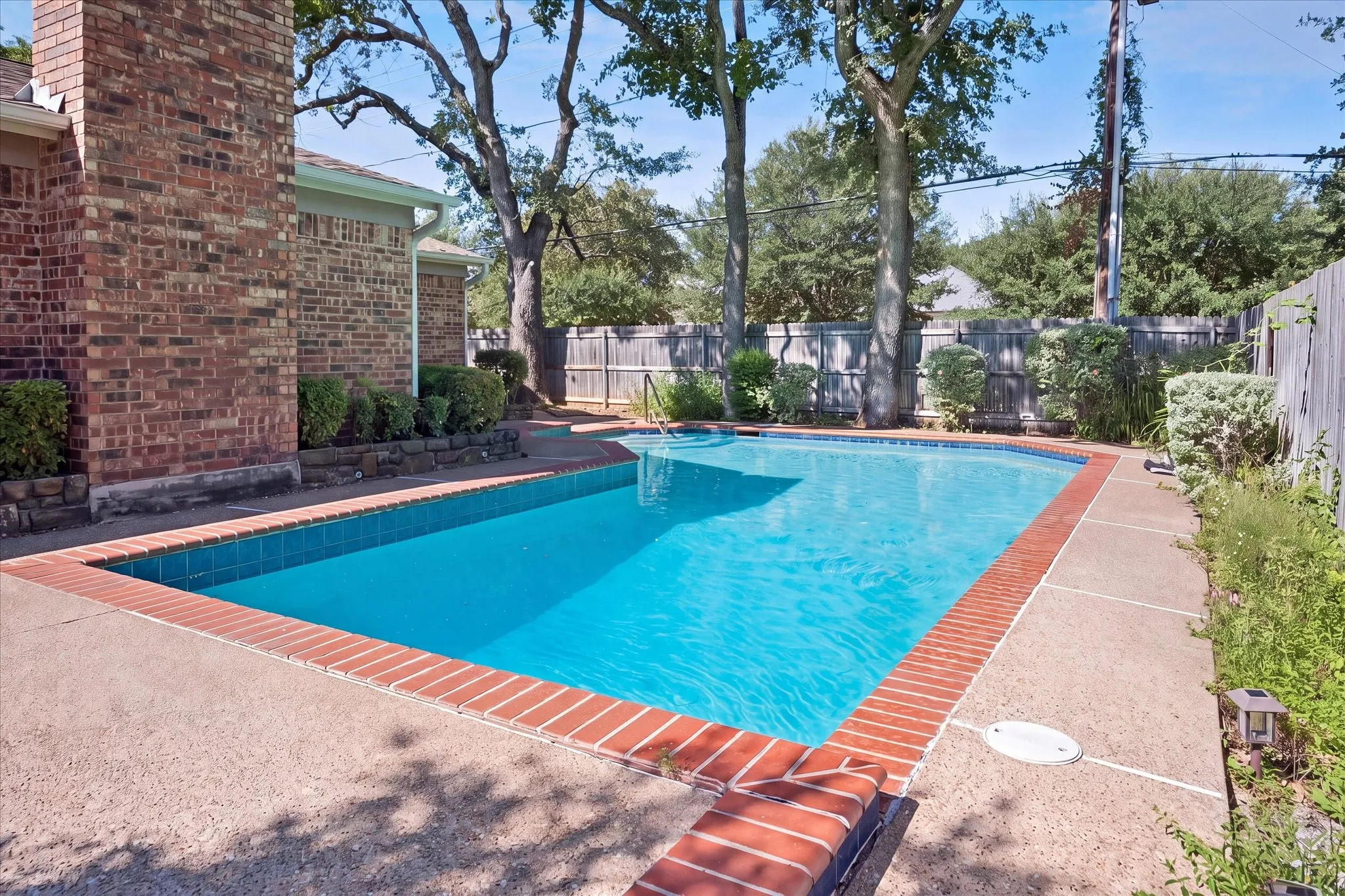 Single Family Residence For Sale in Tarrant County , 5516 Valparaiso Trail, Arlington, Texas 76017, 4 Bedroom, 2 Bathroom, 2 Garage spaces, 2,116 Sqft, built in 1978, mls#21376339, Real Estate Agent in Arlington, Homes For Sale in Tarrant county, Homes For Sale in Arlington, Realtor in Arlington Texas, Real Estate Brokerage Independent Realty Texas, Luminita Cordes Realtor