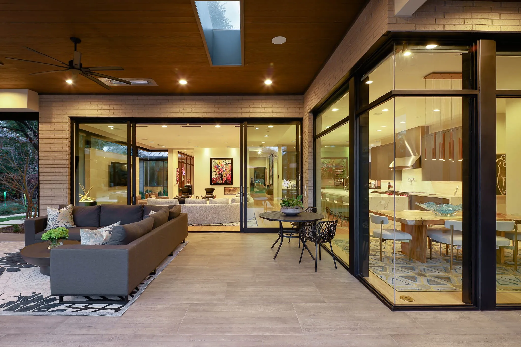 Outdoor covered loggia