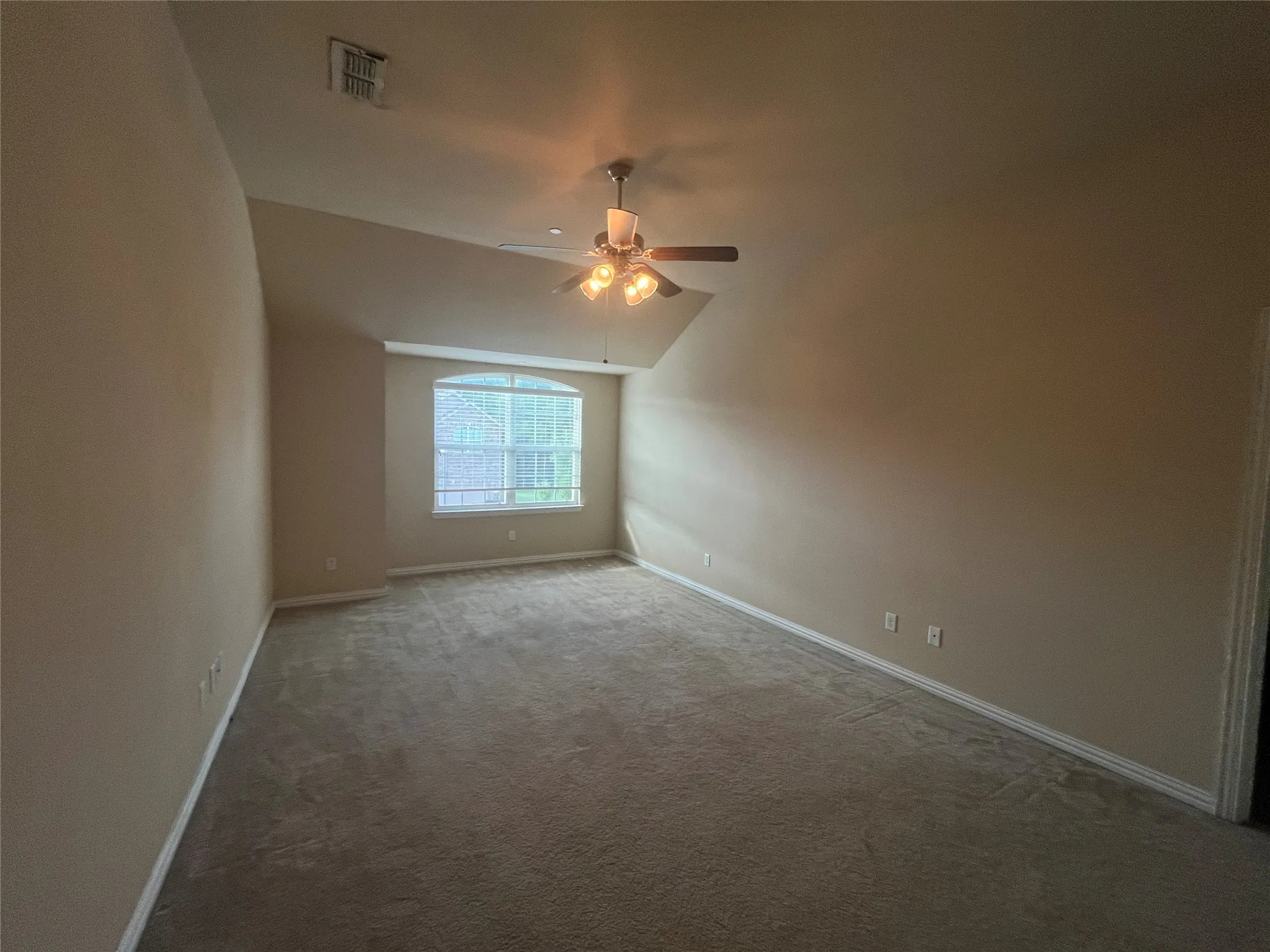 Townhouse For Rent in Denton County , 250 Barrington Lane, Lewisville, Texas 75067, 3 Bedroom, 3 Bathroom, 2 Garage spaces, 1,665 Sqft, built in 2014, mls#21381274, Real Estate Agent in Lewisville, Homes For Rent in Denton county, Homes For Rent in Lewisville, Realtor in Lewisville Texas, Real Estate Brokerage Independent Realty Texas, Luminita Cordes Realtor
