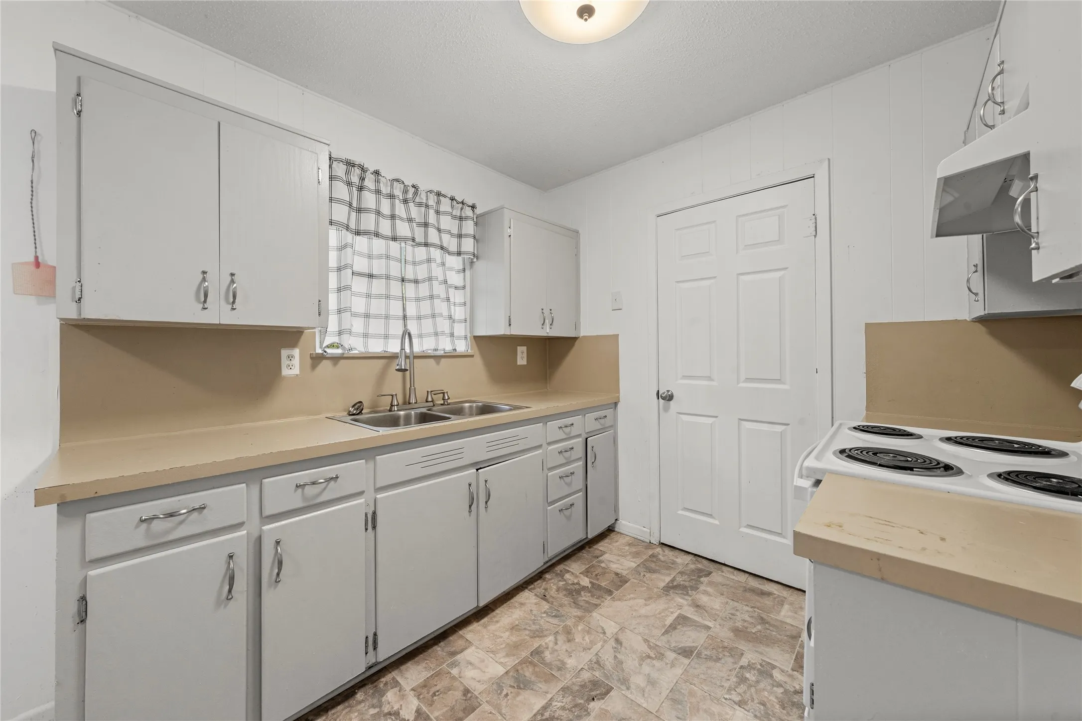 Single Family Residence For Sale in Coryell County , 914 Randa Street, Copperas Cove, Texas 76522, 3 Bedroom, 2 Bathroom, Garage spaces, 1,524 Sqft, built in 1973, mls#21381239, Real Estate Agent in Copperas Cove, Homes For Sale in Coryell county, Homes For Sale in Copperas Cove, Realtor in Copperas Cove Texas, Real Estate Brokerage Independent Realty Texas, Luminita Cordes Realtor