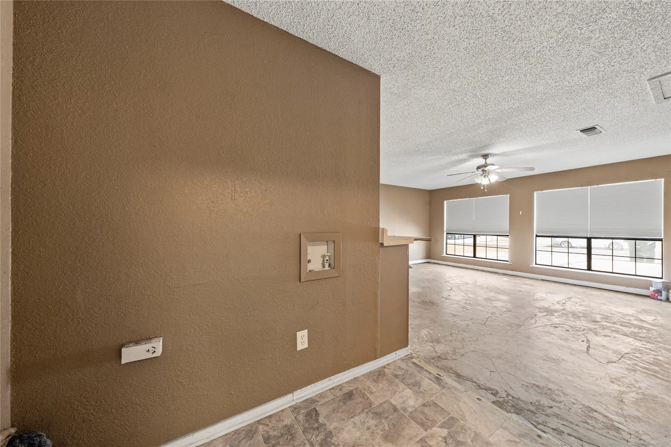 Single Family Residence For Sale in Coryell County , 914 Randa Street, Copperas Cove, Texas 76522, 3 Bedroom, 2 Bathroom, Garage spaces, 1,524 Sqft, built in 1973, mls#21381239, Real Estate Agent in Copperas Cove, Homes For Sale in Coryell county, Homes For Sale in Copperas Cove, Realtor in Copperas Cove Texas, Real Estate Brokerage Independent Realty Texas, Luminita Cordes Realtor