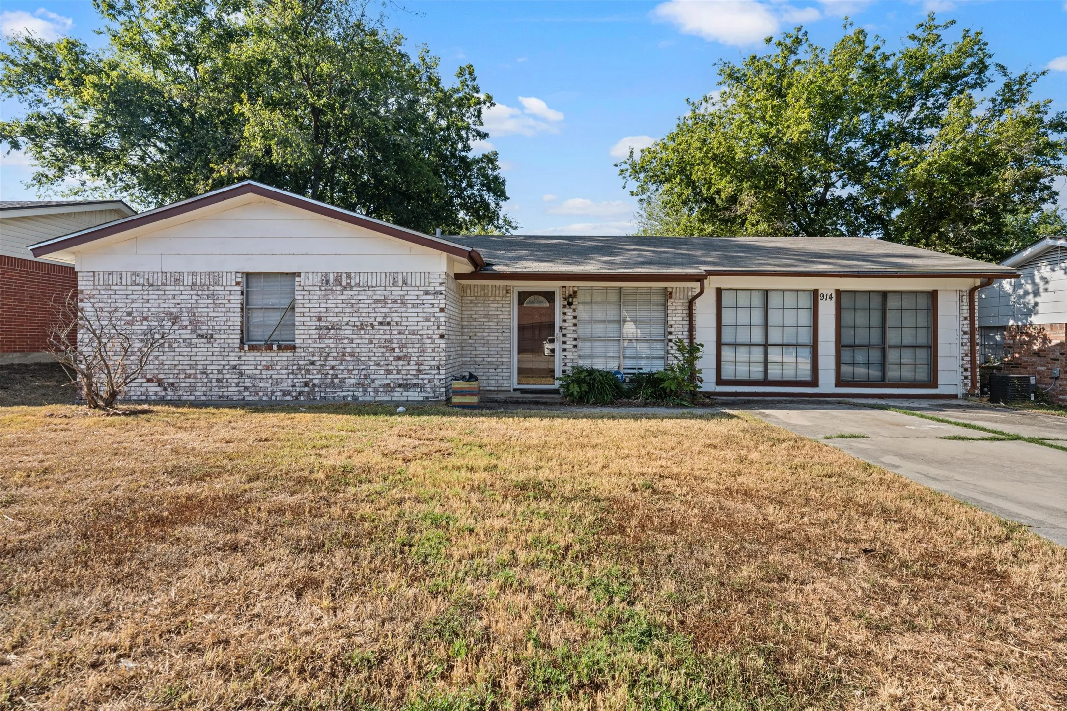 Single Family Residence For Sale in Coryell County , 914 Randa Street, Copperas Cove, Texas 76522, 3 Bedroom, 2 Bathroom, Garage spaces, 1,524 Sqft, built in 1973, mls#21381239, Real Estate Agent in Copperas Cove, Homes For Sale in Coryell county, Homes For Sale in Copperas Cove, Realtor in Copperas Cove Texas, Real Estate Brokerage Independent Realty Texas, Luminita Cordes Realtor