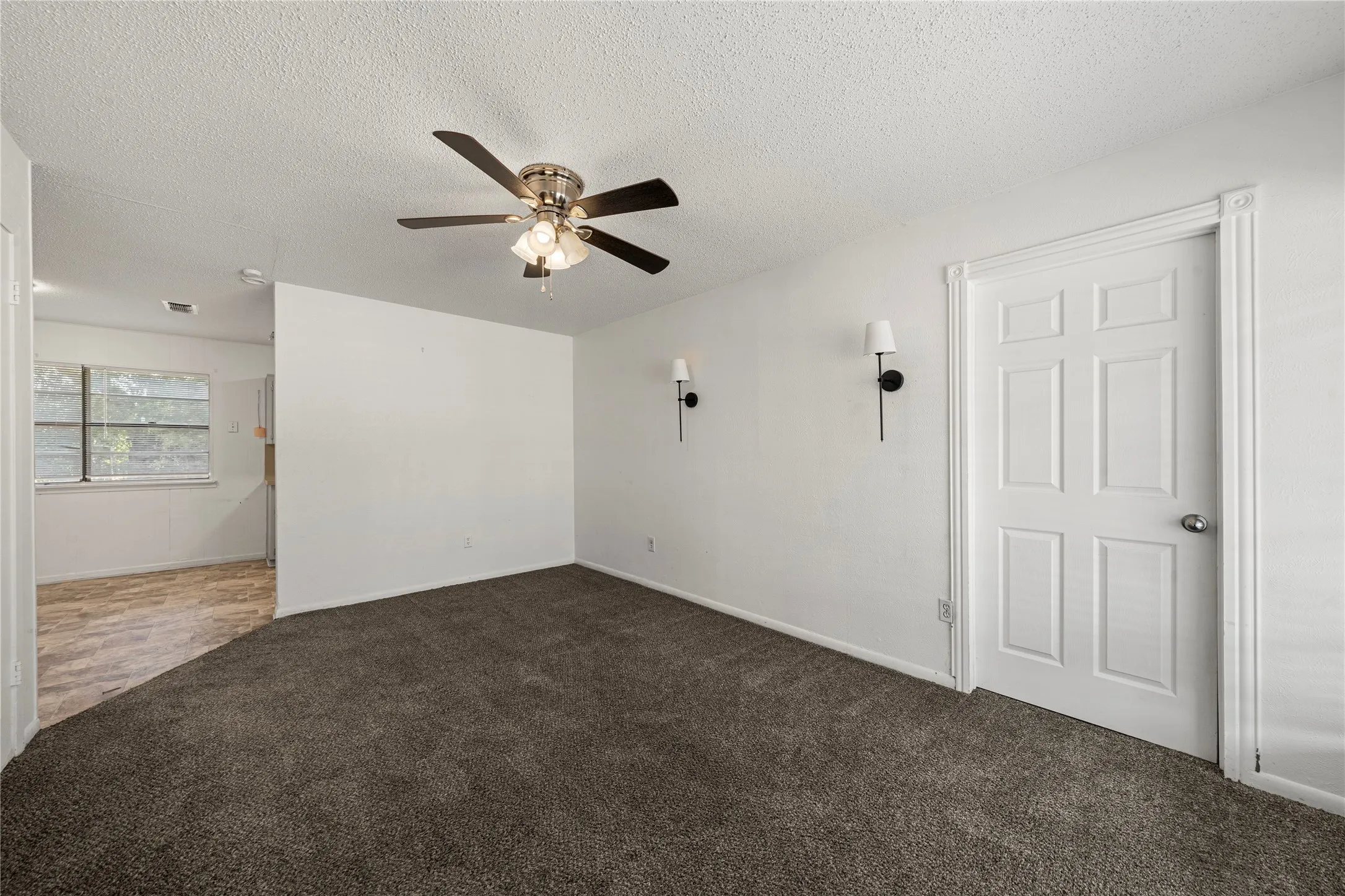 Single Family Residence For Sale in Coryell County , 914 Randa Street, Copperas Cove, Texas 76522, 3 Bedroom, 2 Bathroom, Garage spaces, 1,524 Sqft, built in 1973, mls#21381239, Real Estate Agent in Copperas Cove, Homes For Sale in Coryell county, Homes For Sale in Copperas Cove, Realtor in Copperas Cove Texas, Real Estate Brokerage Independent Realty Texas, Luminita Cordes Realtor