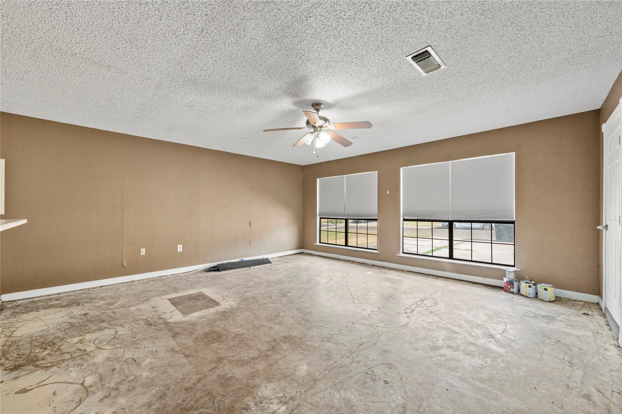 Single Family Residence For Sale in Coryell County , 914 Randa Street, Copperas Cove, Texas 76522, 3 Bedroom, 2 Bathroom, Garage spaces, 1,524 Sqft, built in 1973, mls#21381239, Real Estate Agent in Copperas Cove, Homes For Sale in Coryell county, Homes For Sale in Copperas Cove, Realtor in Copperas Cove Texas, Real Estate Brokerage Independent Realty Texas, Luminita Cordes Realtor