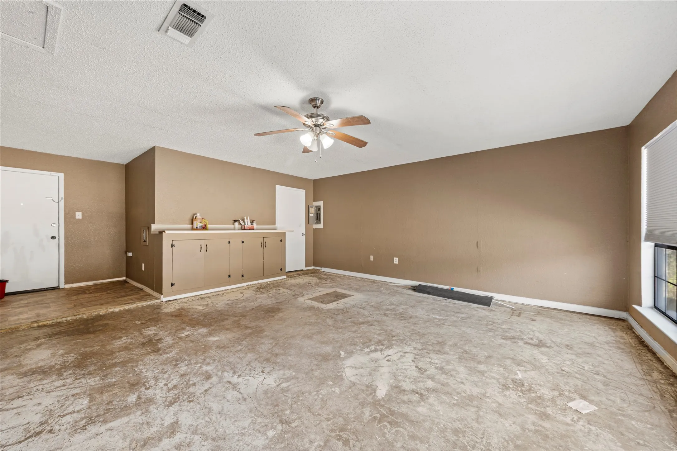 Single Family Residence For Sale in Coryell County , 914 Randa Street, Copperas Cove, Texas 76522, 3 Bedroom, 2 Bathroom, Garage spaces, 1,524 Sqft, built in 1973, mls#21381239, Real Estate Agent in Copperas Cove, Homes For Sale in Coryell county, Homes For Sale in Copperas Cove, Realtor in Copperas Cove Texas, Real Estate Brokerage Independent Realty Texas, Luminita Cordes Realtor