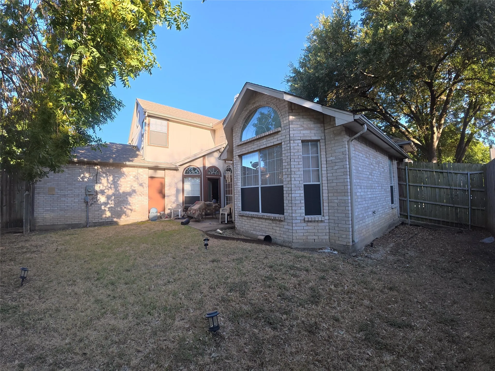 Single Family Residence For Sale in Dallas County , 813 Courson Drive, De Soto, Texas 75115, 4 Bedroom, 3 Bathroom, 2 Garage spaces, 2,622 Sqft, built in 1989, mls#21381283, Real Estate Agent in De Soto, Homes For Sale in Dallas county, Homes For Sale in De Soto, Realtor in De Soto Texas, Real Estate Brokerage Independent Realty Texas, Luminita Cordes Realtor
