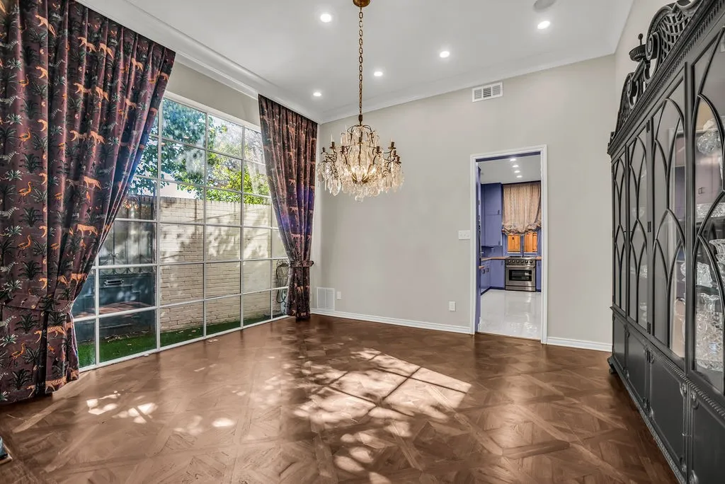 Single Family Residence For Sale in Dallas County , 3802 S Versailles Avenue, Dallas, Texas 75209, 2 Bedroom, 3 Bathroom, 2 Garage spaces, 3,314 Sqft, built in 1979, mls#21381275, Real Estate Agent in Dallas, Homes For Sale in Dallas county, Homes For Sale in Dallas, Realtor in Dallas Texas, Real Estate Brokerage Independent Realty Texas, Luminita Cordes Realtor