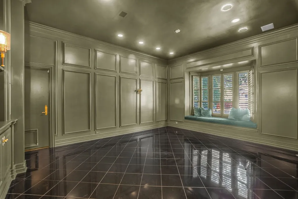 Single Family Residence For Sale in Dallas County , 3802 S Versailles Avenue, Dallas, Texas 75209, 2 Bedroom, 3 Bathroom, 2 Garage spaces, 3,314 Sqft, built in 1979, mls#21381275, Real Estate Agent in Dallas, Homes For Sale in Dallas county, Homes For Sale in Dallas, Realtor in Dallas Texas, Real Estate Brokerage Independent Realty Texas, Luminita Cordes Realtor
