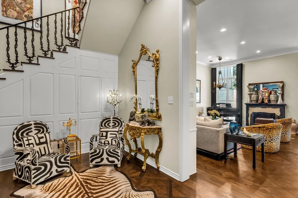 Single Family Residence For Sale in Dallas County , 3802 S Versailles Avenue, Dallas, Texas 75209, 2 Bedroom, 3 Bathroom, 2 Garage spaces, 3,314 Sqft, built in 1979, mls#21381275, Real Estate Agent in Dallas, Homes For Sale in Dallas county, Homes For Sale in Dallas, Realtor in Dallas Texas, Real Estate Brokerage Independent Realty Texas, Luminita Cordes Realtor