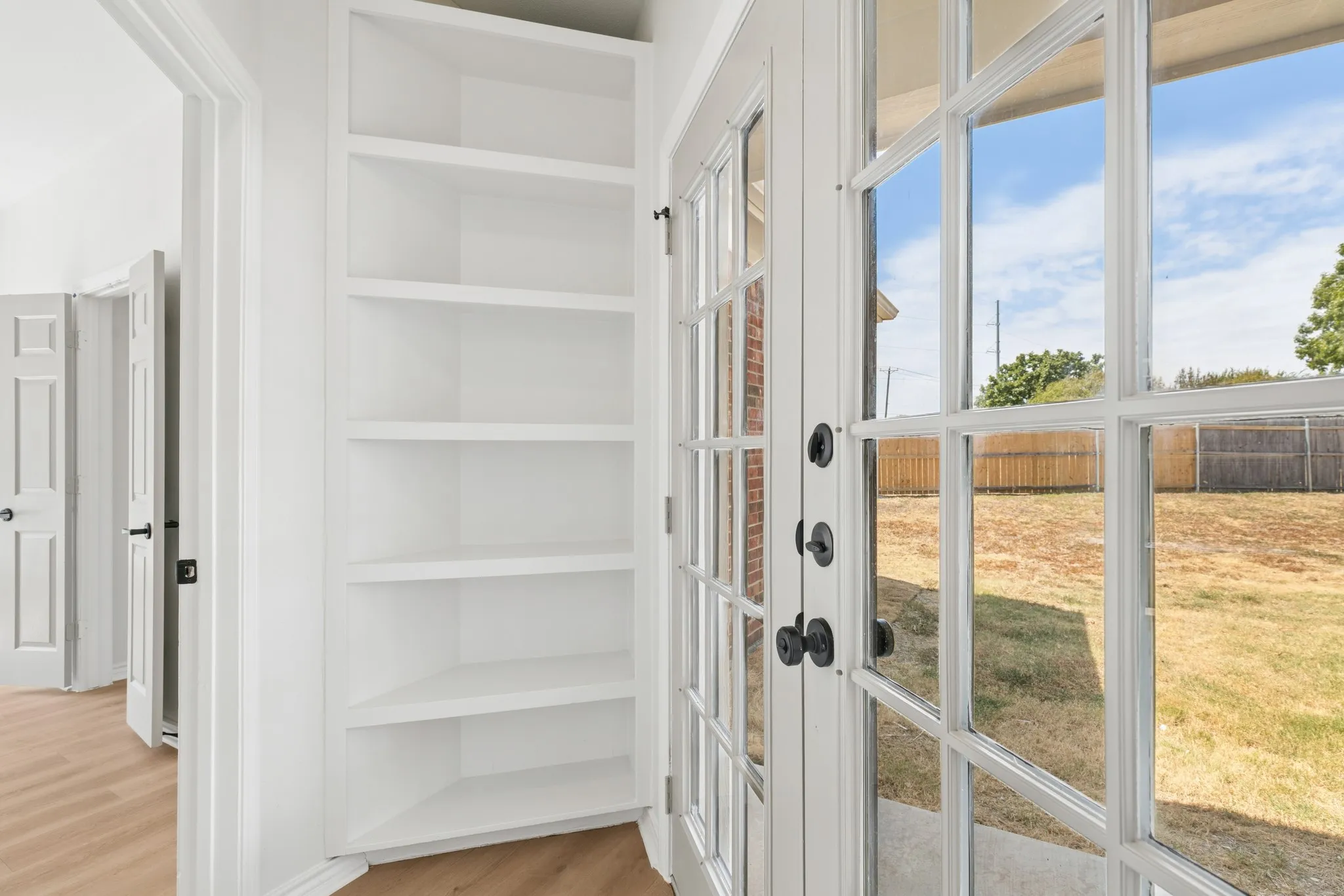 Single Family Residence For Sale in Tarrant County , 636 Whitetail Deer Lane, Crowley, Texas 76036, 4 Bedroom, 3 Bathroom, 2 Garage spaces, 2,128 Sqft, built in 1998, mls#21381208, Real Estate Agent in Crowley, Homes For Sale in Tarrant county, Homes For Sale in Crowley, Realtor in Crowley Texas, Real Estate Brokerage Independent Realty Texas, Luminita Cordes Realtor