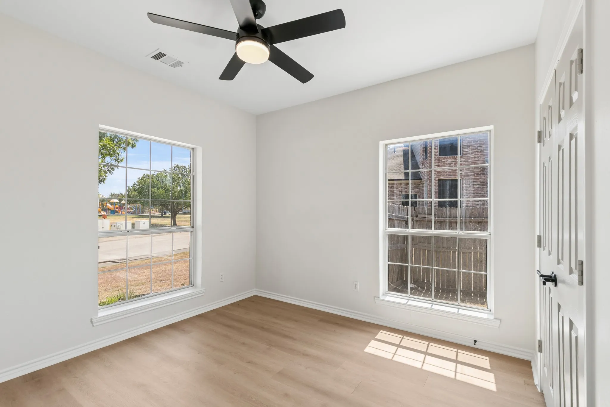 Single Family Residence For Sale in Tarrant County , 636 Whitetail Deer Lane, Crowley, Texas 76036, 4 Bedroom, 3 Bathroom, 2 Garage spaces, 2,128 Sqft, built in 1998, mls#21381208, Real Estate Agent in Crowley, Homes For Sale in Tarrant county, Homes For Sale in Crowley, Realtor in Crowley Texas, Real Estate Brokerage Independent Realty Texas, Luminita Cordes Realtor