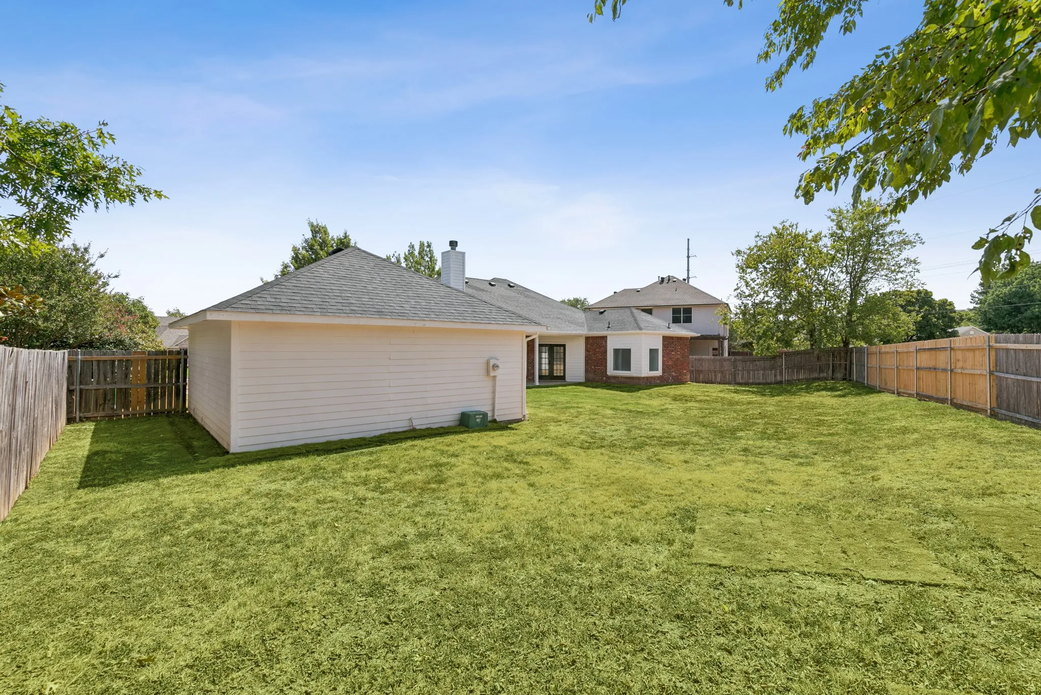 Single Family Residence For Sale in Tarrant County , 636 Whitetail Deer Lane, Crowley, Texas 76036, 4 Bedroom, 3 Bathroom, 2 Garage spaces, 2,128 Sqft, built in 1998, mls#21381208, Real Estate Agent in Crowley, Homes For Sale in Tarrant county, Homes For Sale in Crowley, Realtor in Crowley Texas, Real Estate Brokerage Independent Realty Texas, Luminita Cordes Realtor