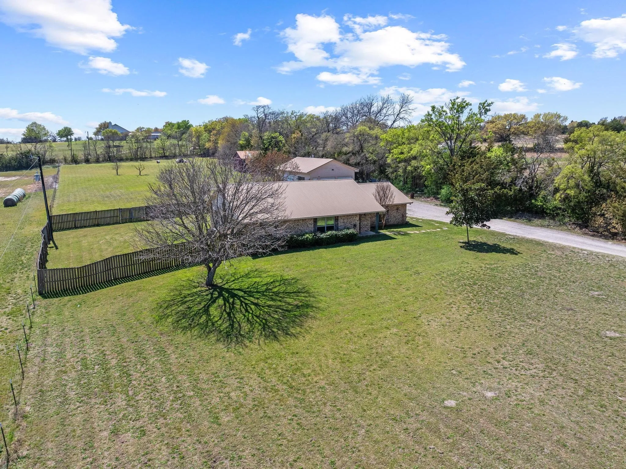 Single Family Residence For Sale in Collin County , 3802 County Road 429, Anna, Texas 75409, 3 Bedroom, 2 Bathroom, 3 Garage spaces, 2,015 Sqft, built in 1981, mls#21380310, Real Estate Agent in Anna, Homes For Sale in Collin county, Homes For Sale in Anna, Realtor in Anna Texas, Real Estate Brokerage Independent Realty Texas, Luminita Cordes Realtor