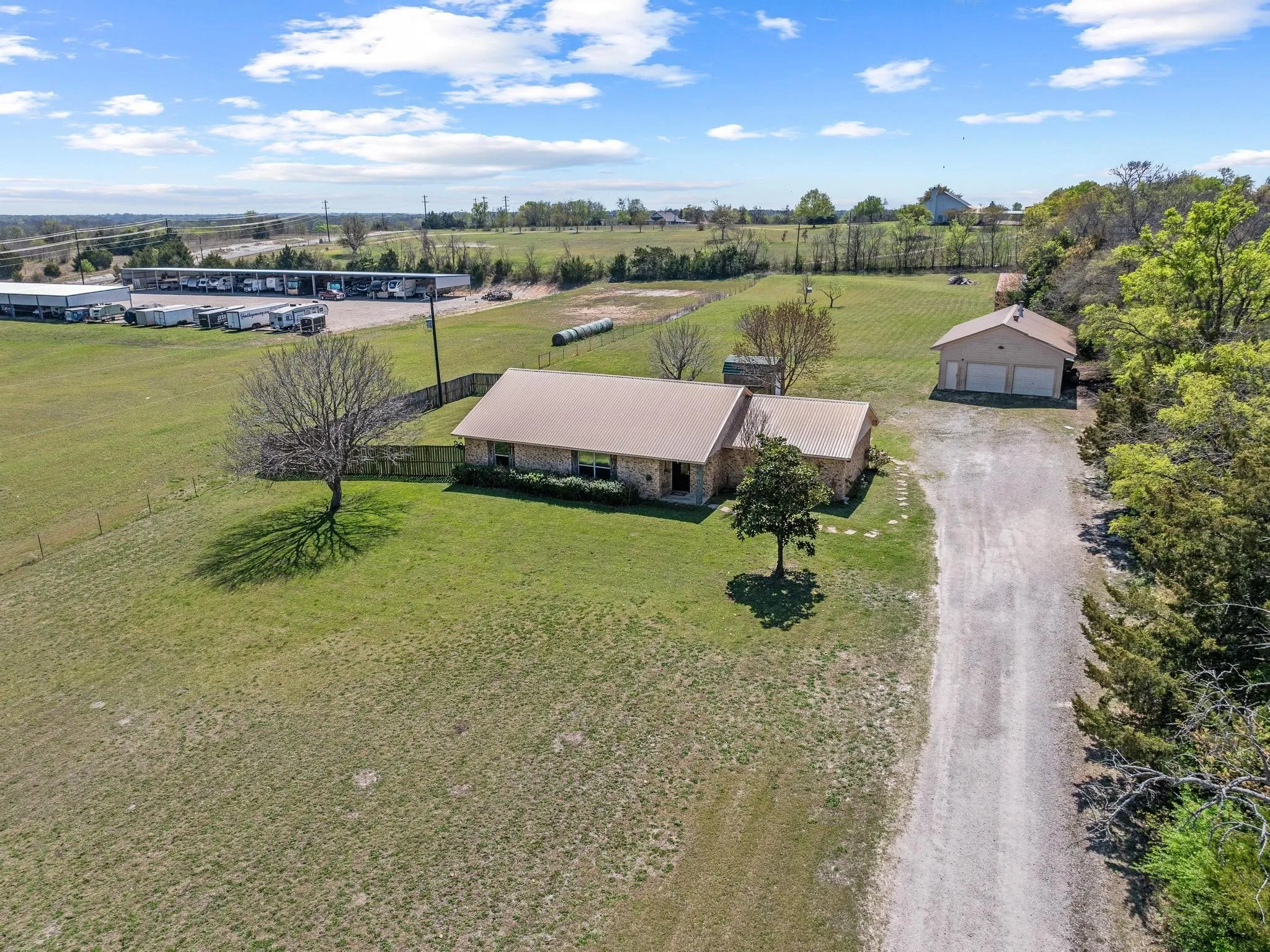 Single Family Residence For Sale in Collin County , 3802 County Road 429, Anna, Texas 75409, 3 Bedroom, 2 Bathroom, 3 Garage spaces, 2,015 Sqft, built in 1981, mls#21380310, Real Estate Agent in Anna, Homes For Sale in Collin county, Homes For Sale in Anna, Realtor in Anna Texas, Real Estate Brokerage Independent Realty Texas, Luminita Cordes Realtor