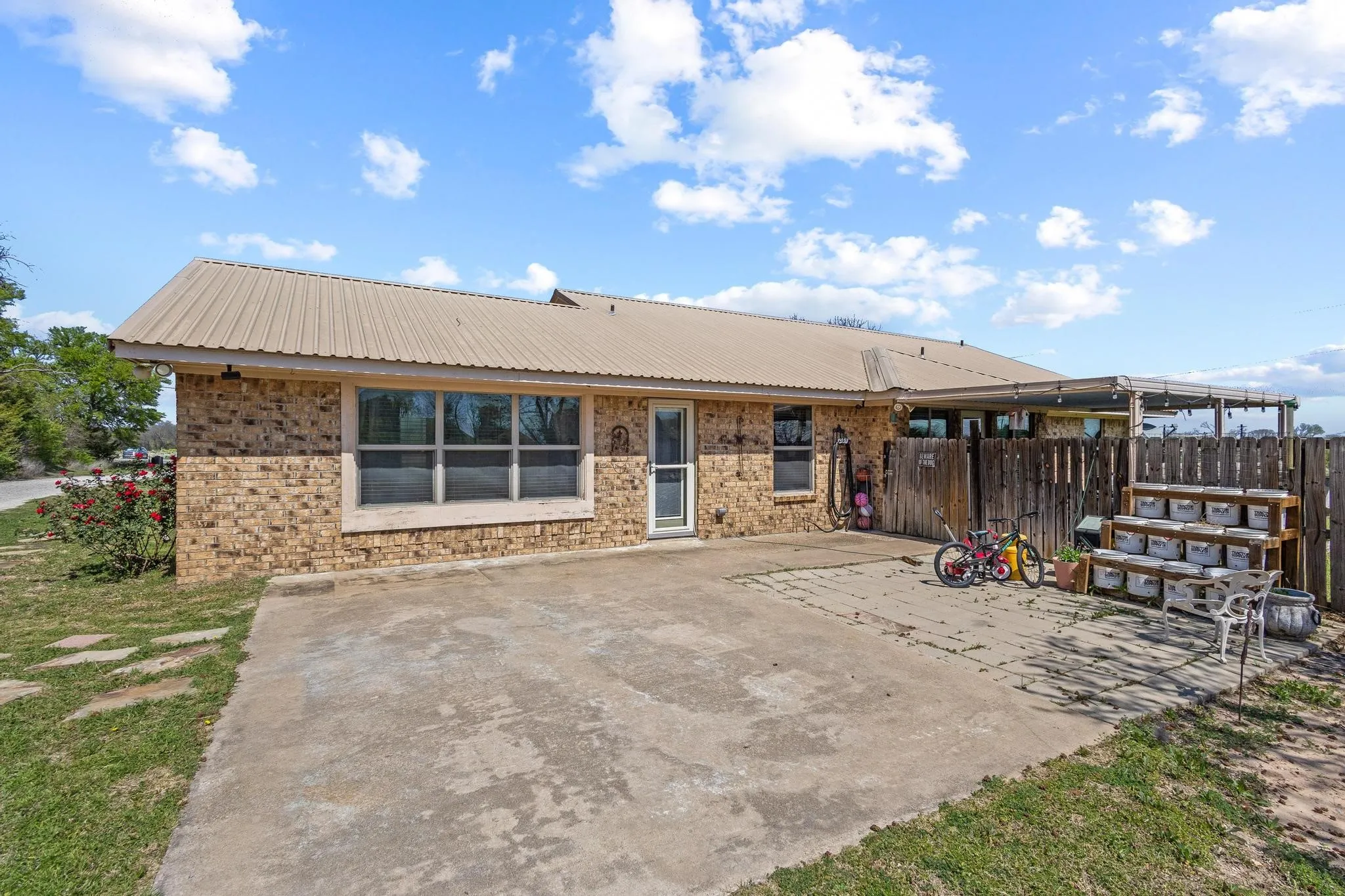 Single Family Residence For Sale in Collin County , 3802 County Road 429, Anna, Texas 75409, 3 Bedroom, 2 Bathroom, 3 Garage spaces, 2,015 Sqft, built in 1981, mls#21380310, Real Estate Agent in Anna, Homes For Sale in Collin county, Homes For Sale in Anna, Realtor in Anna Texas, Real Estate Brokerage Independent Realty Texas, Luminita Cordes Realtor