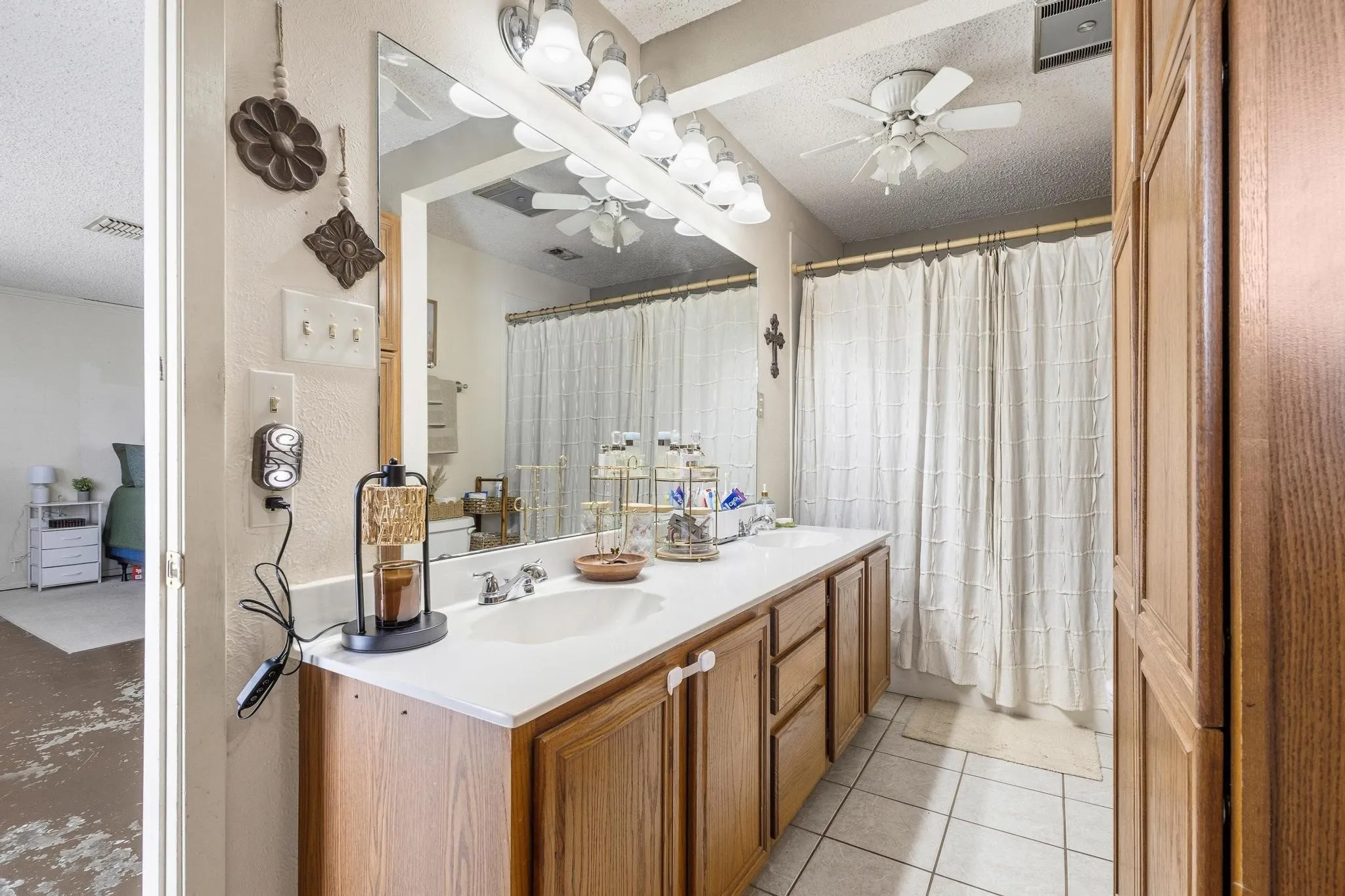 Single Family Residence For Sale in Collin County , 3802 County Road 429, Anna, Texas 75409, 3 Bedroom, 2 Bathroom, 3 Garage spaces, 2,015 Sqft, built in 1981, mls#21380310, Real Estate Agent in Anna, Homes For Sale in Collin county, Homes For Sale in Anna, Realtor in Anna Texas, Real Estate Brokerage Independent Realty Texas, Luminita Cordes Realtor