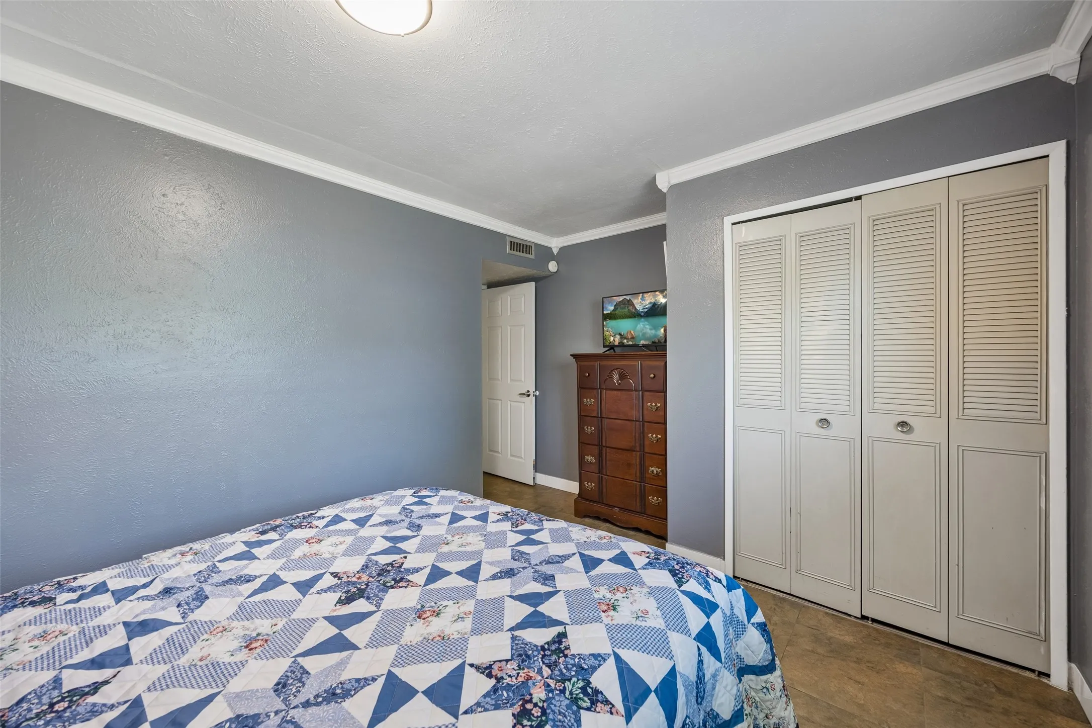 Single Family Residence For Sale in Denton County , 2061 E Peters Colony Road, Carrollton, Texas 75007, 4 Bedroom, 2 Bathroom, 2 Garage spaces, 1,731 Sqft, built in 1974, mls#21381276, Real Estate Agent in Carrollton, Homes For Sale in Denton county, Homes For Sale in Carrollton, Realtor in Carrollton Texas, Real Estate Brokerage Independent Realty Texas, Luminita Cordes Realtor