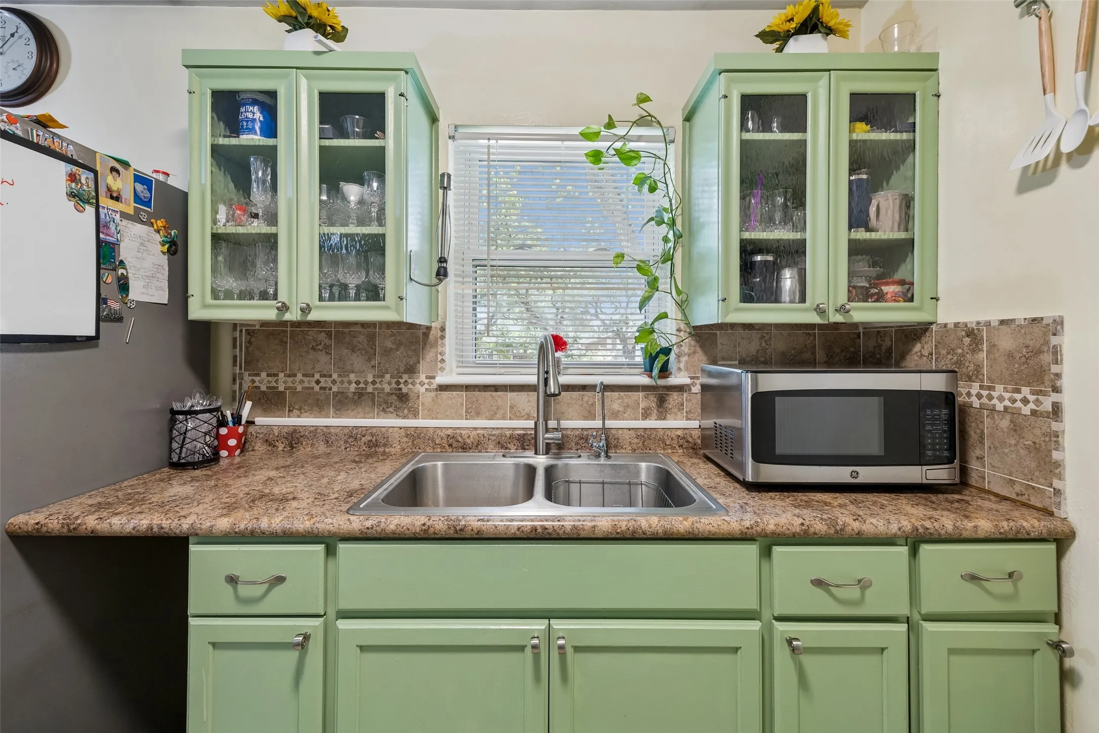 Single Family Residence For Sale in Denton County , 2061 E Peters Colony Road, Carrollton, Texas 75007, 4 Bedroom, 2 Bathroom, 2 Garage spaces, 1,731 Sqft, built in 1974, mls#21381276, Real Estate Agent in Carrollton, Homes For Sale in Denton county, Homes For Sale in Carrollton, Realtor in Carrollton Texas, Real Estate Brokerage Independent Realty Texas, Luminita Cordes Realtor