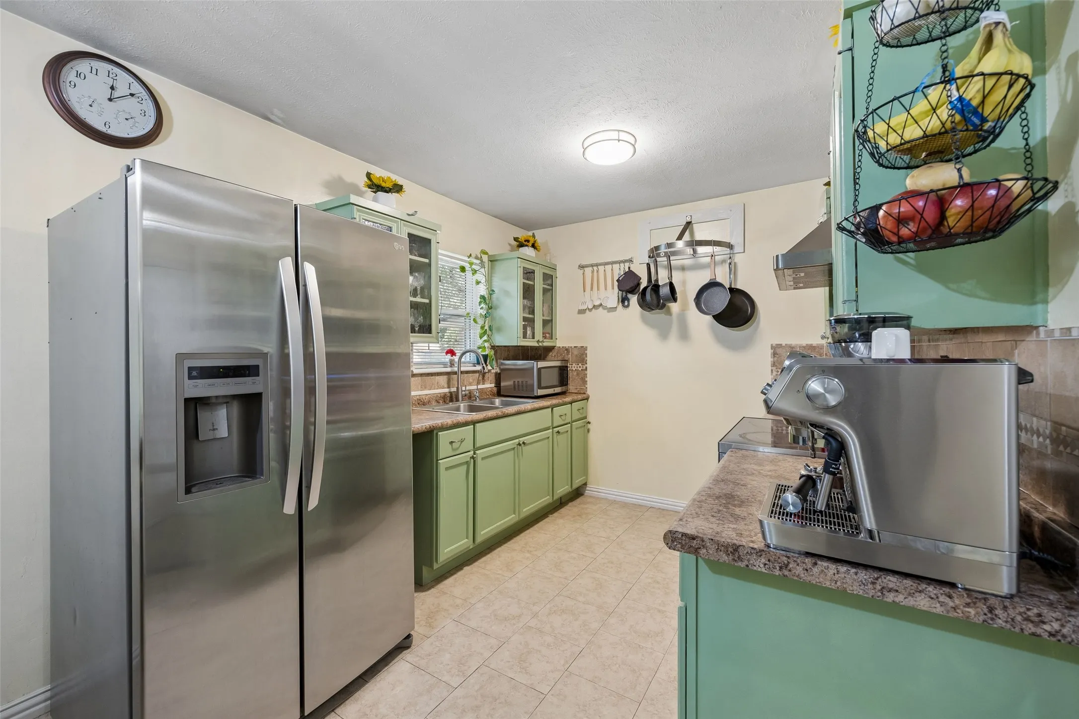 Single Family Residence For Sale in Denton County , 2061 E Peters Colony Road, Carrollton, Texas 75007, 4 Bedroom, 2 Bathroom, 2 Garage spaces, 1,731 Sqft, built in 1974, mls#21381276, Real Estate Agent in Carrollton, Homes For Sale in Denton county, Homes For Sale in Carrollton, Realtor in Carrollton Texas, Real Estate Brokerage Independent Realty Texas, Luminita Cordes Realtor