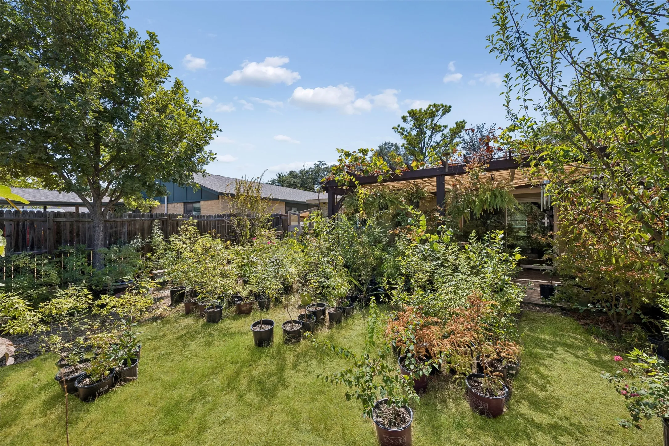 Single Family Residence For Sale in Denton County , 2061 E Peters Colony Road, Carrollton, Texas 75007, 4 Bedroom, 2 Bathroom, 2 Garage spaces, 1,731 Sqft, built in 1974, mls#21381276, Real Estate Agent in Carrollton, Homes For Sale in Denton county, Homes For Sale in Carrollton, Realtor in Carrollton Texas, Real Estate Brokerage Independent Realty Texas, Luminita Cordes Realtor