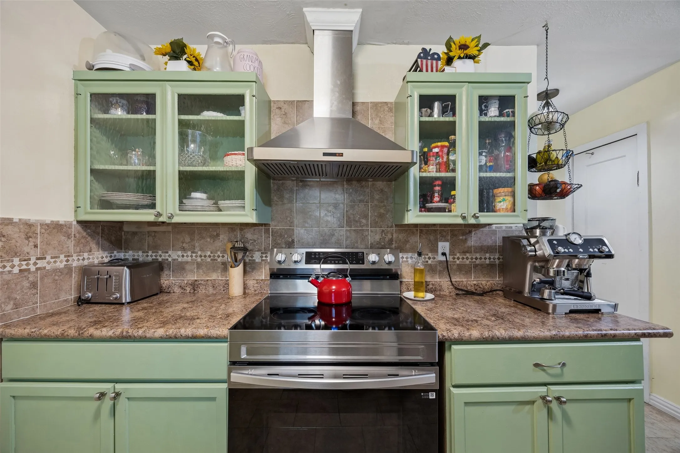 Single Family Residence For Sale in Denton County , 2061 E Peters Colony Road, Carrollton, Texas 75007, 4 Bedroom, 2 Bathroom, 2 Garage spaces, 1,731 Sqft, built in 1974, mls#21381276, Real Estate Agent in Carrollton, Homes For Sale in Denton county, Homes For Sale in Carrollton, Realtor in Carrollton Texas, Real Estate Brokerage Independent Realty Texas, Luminita Cordes Realtor