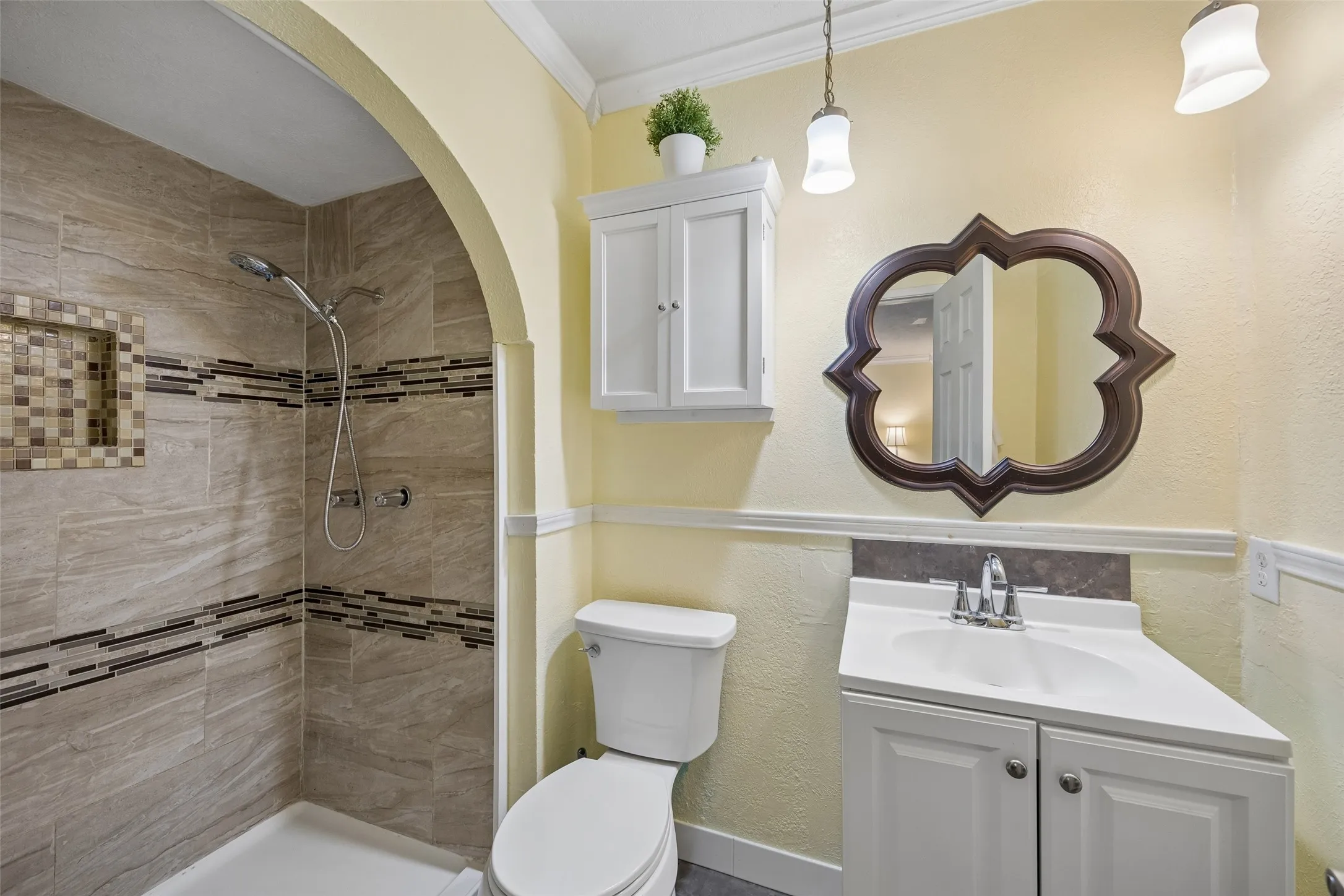 Single Family Residence For Sale in Denton County , 2061 E Peters Colony Road, Carrollton, Texas 75007, 4 Bedroom, 2 Bathroom, 2 Garage spaces, 1,731 Sqft, built in 1974, mls#21381276, Real Estate Agent in Carrollton, Homes For Sale in Denton county, Homes For Sale in Carrollton, Realtor in Carrollton Texas, Real Estate Brokerage Independent Realty Texas, Luminita Cordes Realtor
