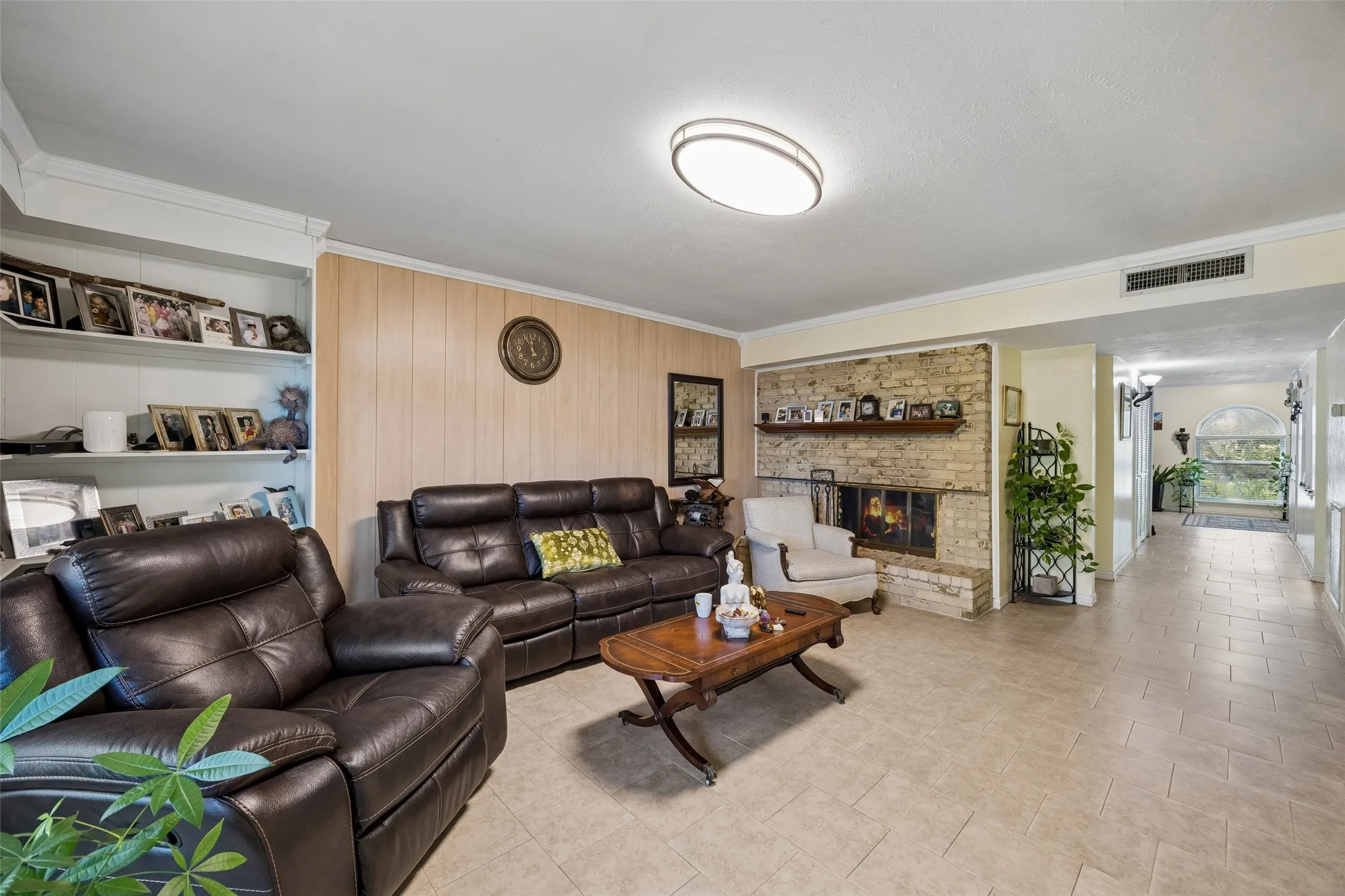 Single Family Residence For Sale in Denton County , 2061 E Peters Colony Road, Carrollton, Texas 75007, 4 Bedroom, 2 Bathroom, 2 Garage spaces, 1,731 Sqft, built in 1974, mls#21381276, Real Estate Agent in Carrollton, Homes For Sale in Denton county, Homes For Sale in Carrollton, Realtor in Carrollton Texas, Real Estate Brokerage Independent Realty Texas, Luminita Cordes Realtor